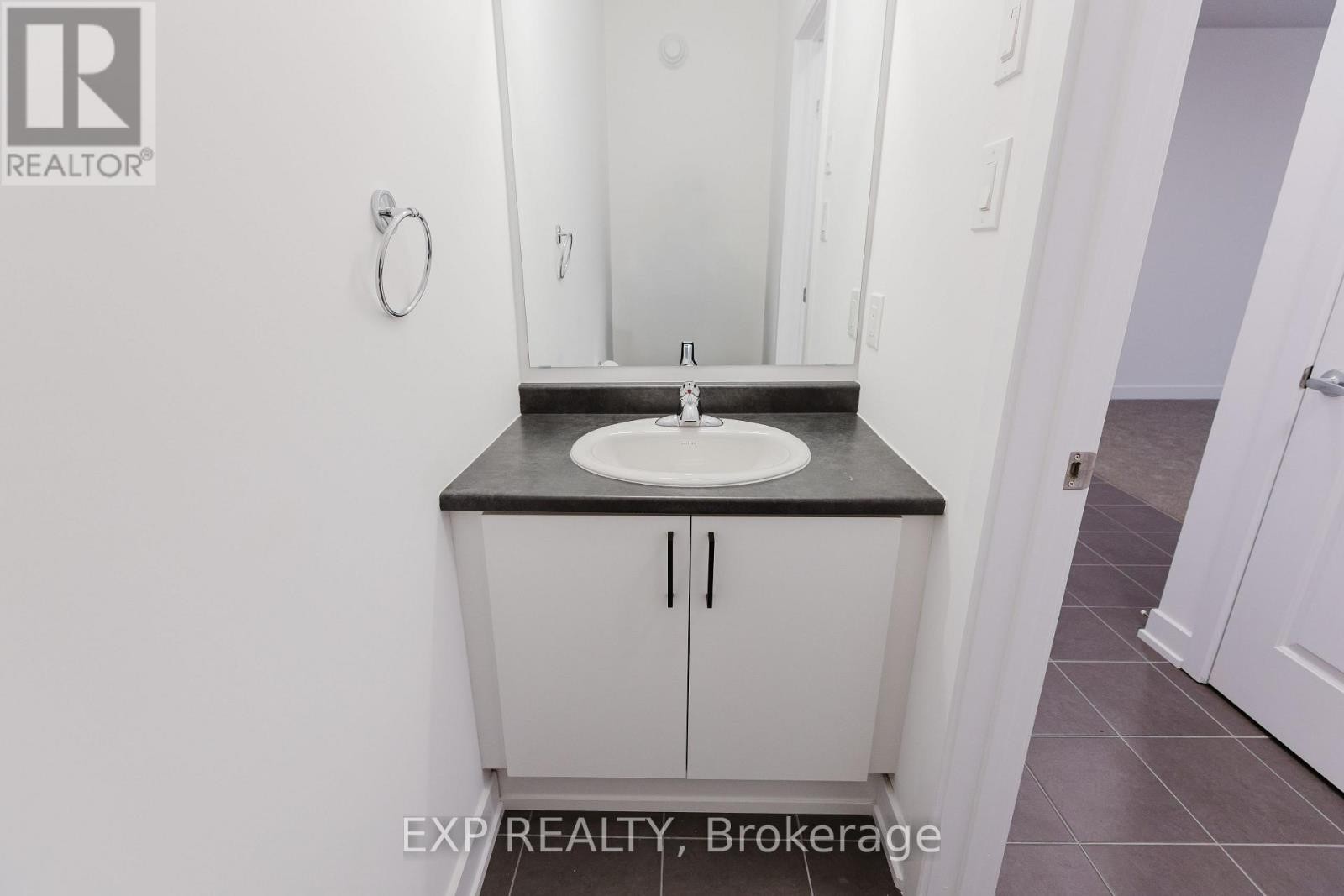 












203 SILHOUETTE PRIVATE

,
Ottawa,




Ontario
K2J7J8

