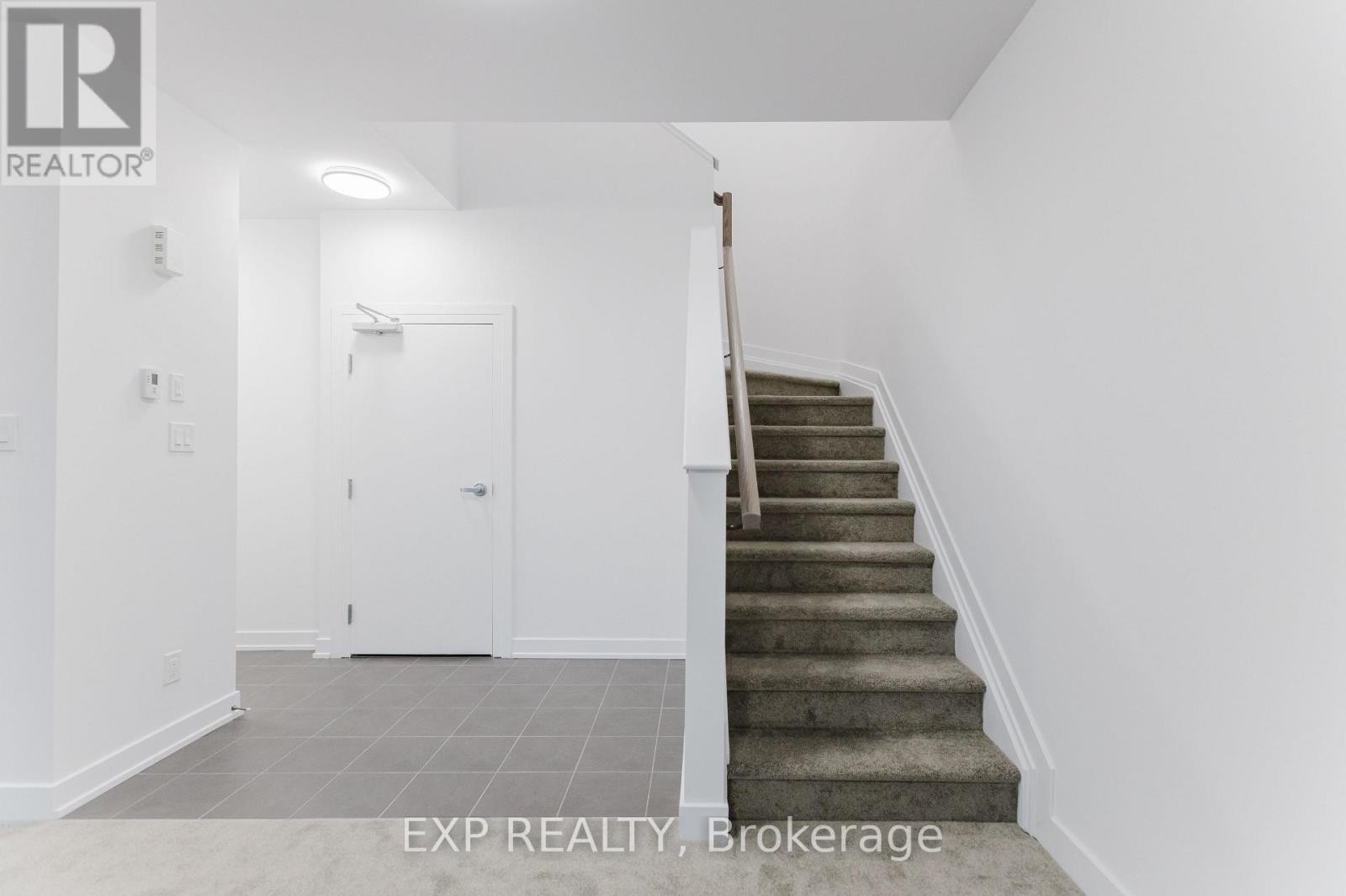 












203 SILHOUETTE PRIVATE

,
Ottawa,




Ontario
K2J7J8

