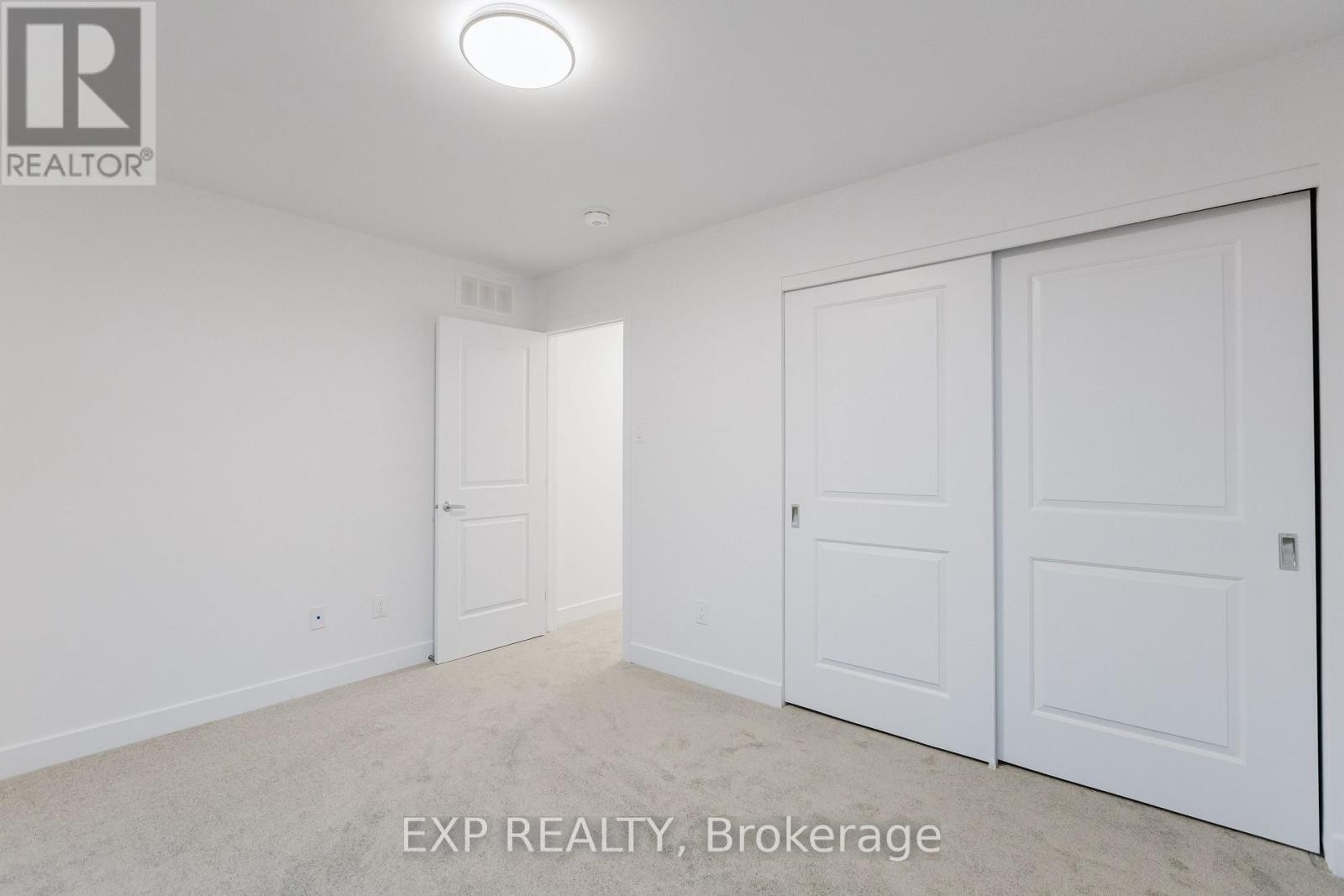 












203 SILHOUETTE PRIVATE

,
Ottawa,




Ontario
K2J7J8

