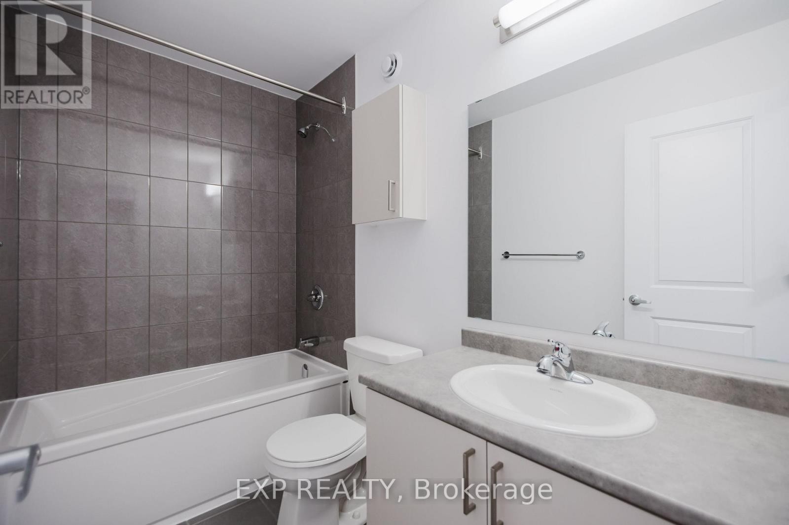 












203 SILHOUETTE PRIVATE

,
Ottawa,




Ontario
K2J7J8

