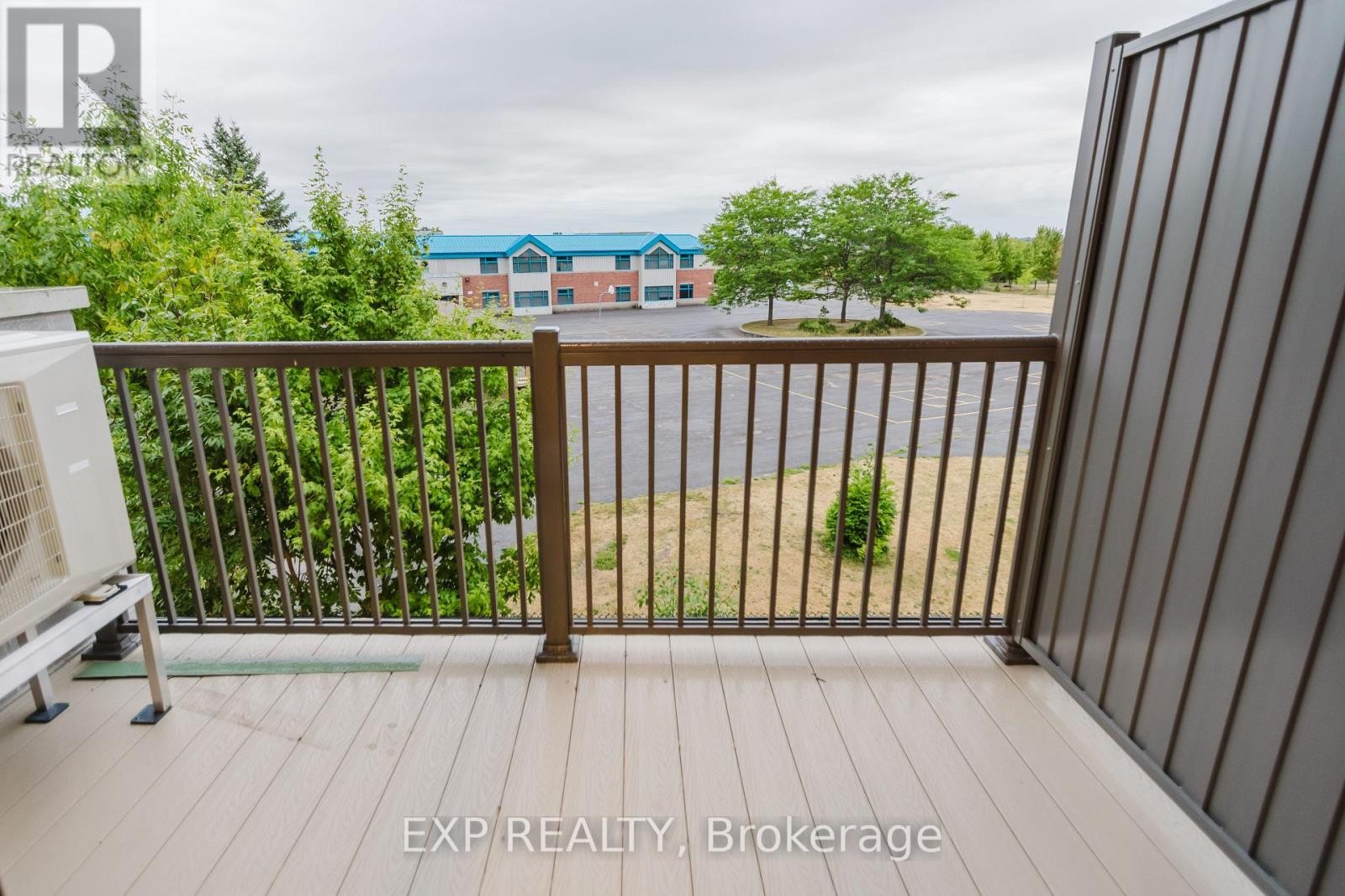 












203 SILHOUETTE PRIVATE

,
Ottawa,




Ontario
K2J7J8

