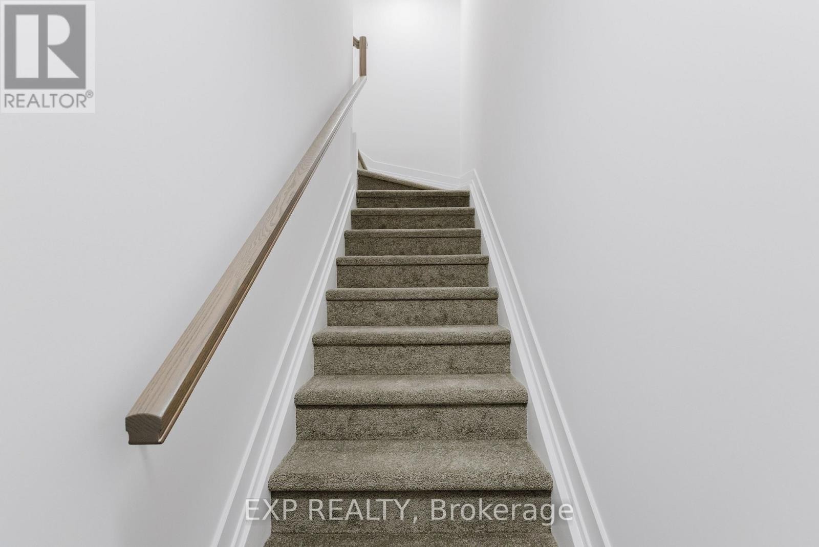 












203 SILHOUETTE PRIVATE

,
Ottawa,




Ontario
K2J7J8

