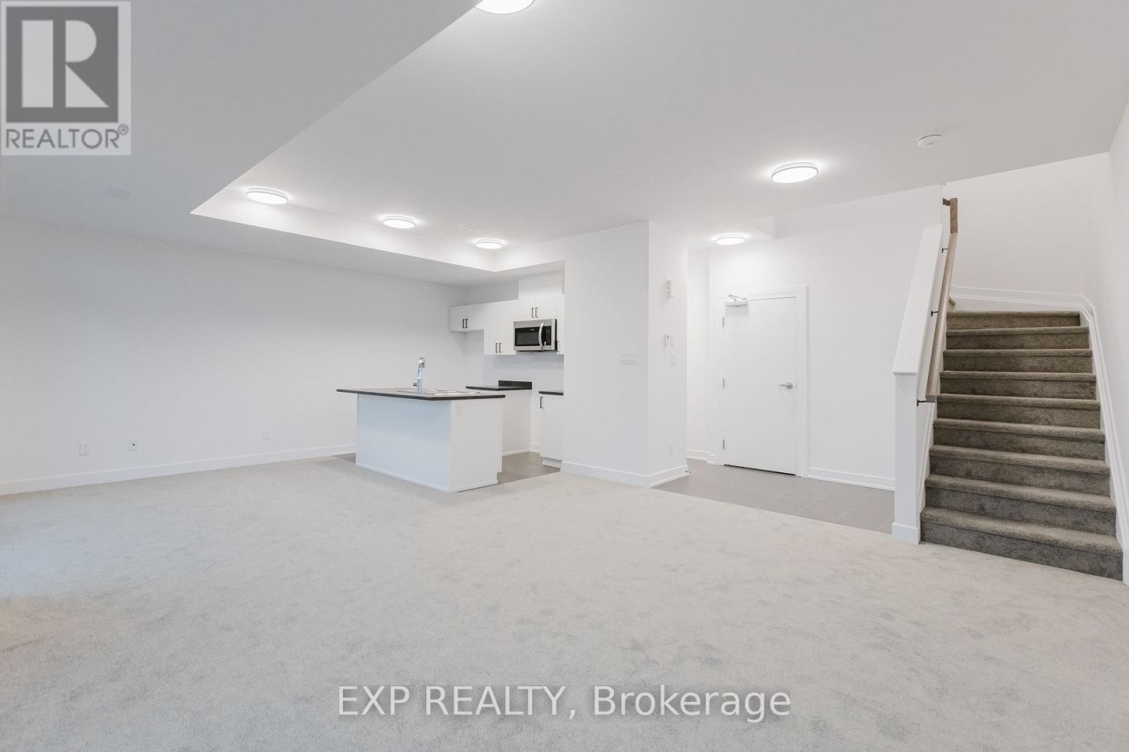 












203 SILHOUETTE PRIVATE

,
Ottawa,




Ontario
K2J7J8

