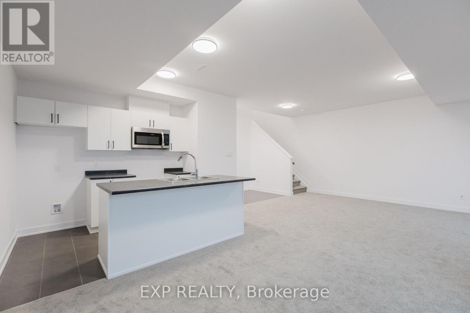 












203 SILHOUETTE PRIVATE

,
Ottawa,




Ontario
K2J7J8

