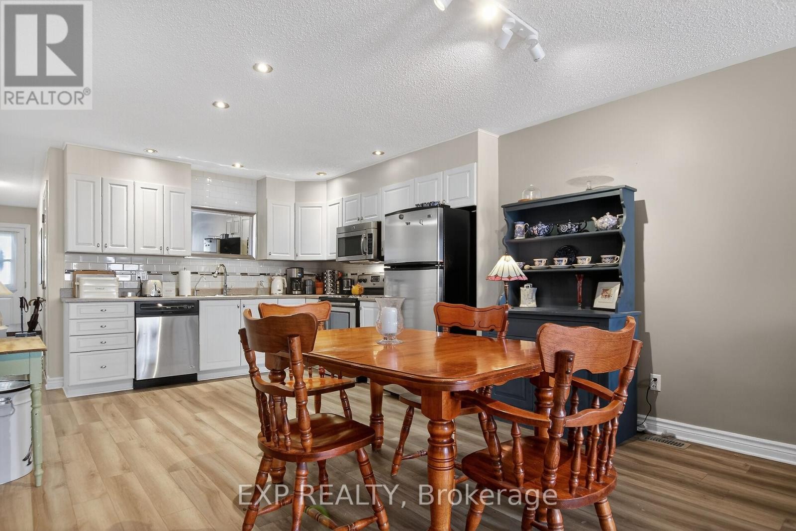 












318 FINNER COURT

,
Mississippi Mills,




Ontario
K0A1A0

