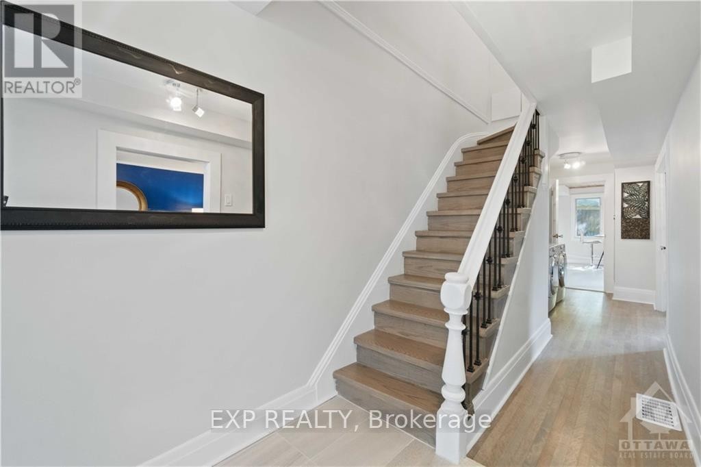 












162 KING EDWARD AVENUE

,
Ottawa,




Ontario
K1N7L3

