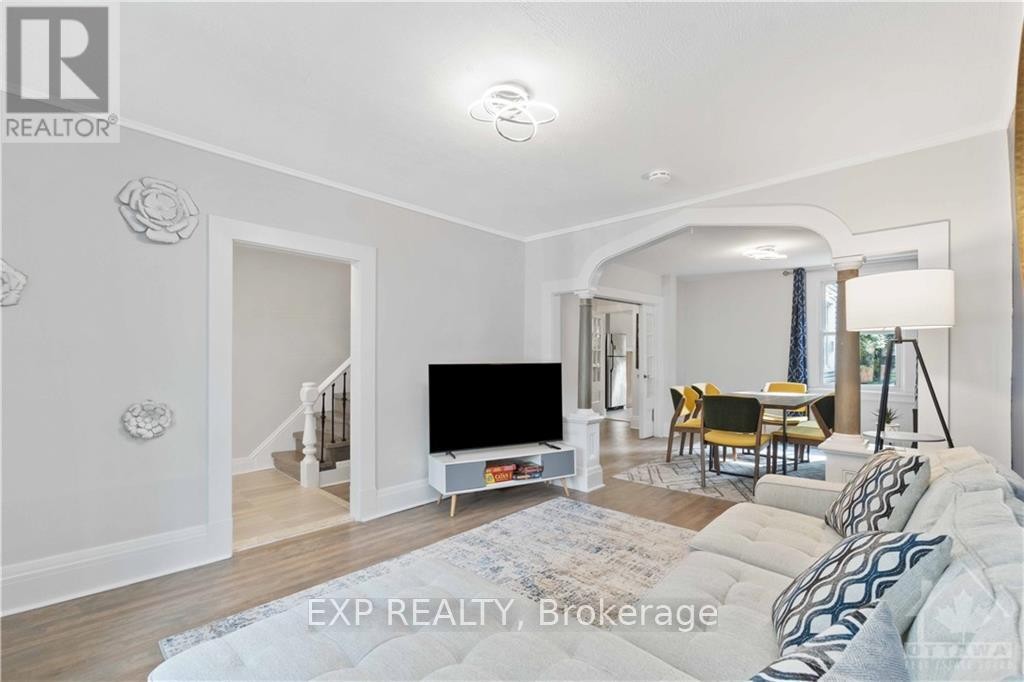 












162 KING EDWARD AVENUE

,
Ottawa,




Ontario
K1N7L3

