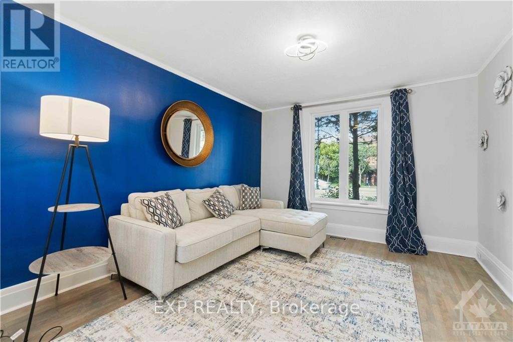 












162 KING EDWARD AVENUE

,
Ottawa,




Ontario
K1N7L3

