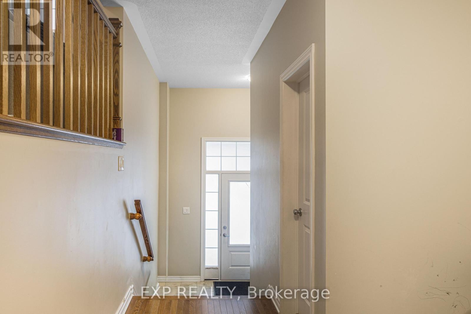 












84 RUSSET TERRACE

,
Ottawa,




Ontario
K2J6E8

