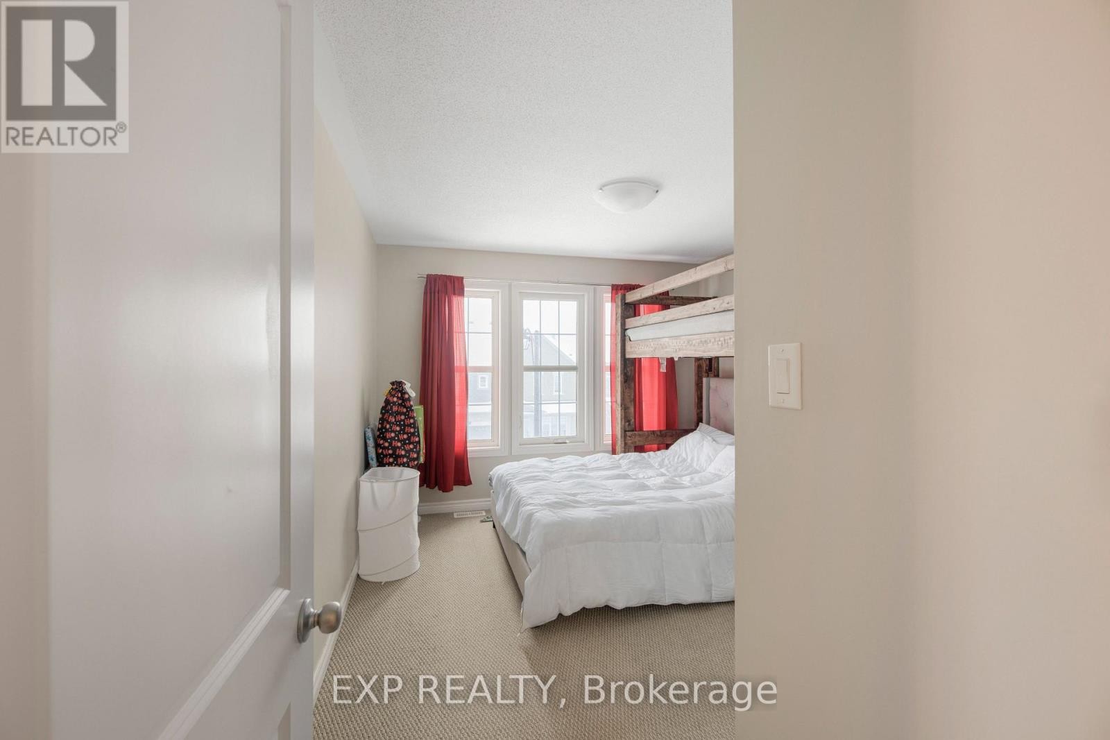 












84 RUSSET TERRACE

,
Ottawa,




Ontario
K2J6E8

