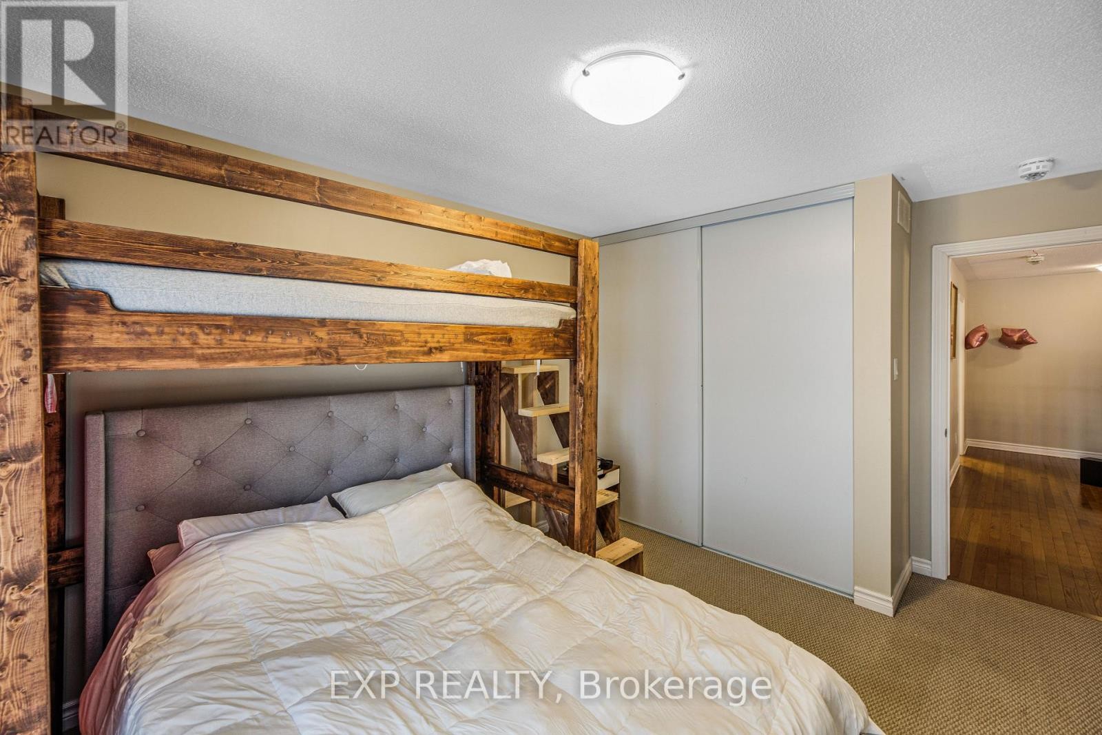 












84 RUSSET TERRACE

,
Ottawa,




Ontario
K2J6E8

