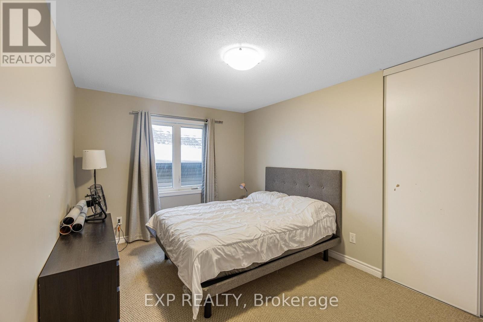 












84 RUSSET TERRACE

,
Ottawa,




Ontario
K2J6E8

