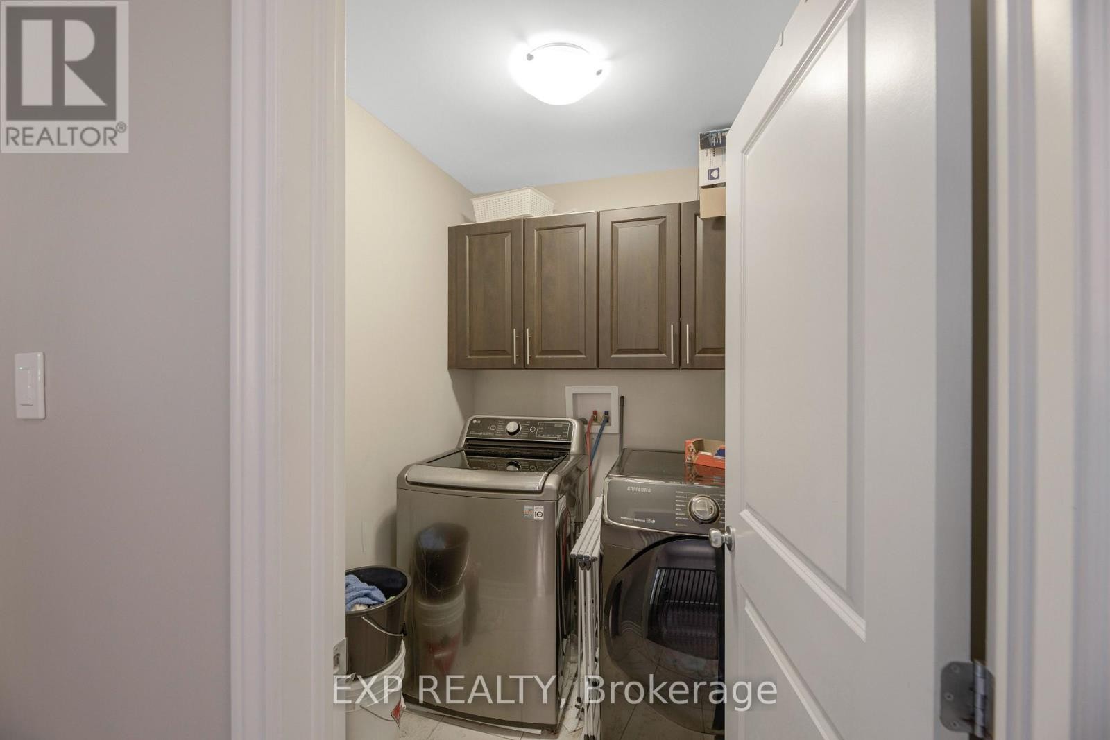 












84 RUSSET TERRACE

,
Ottawa,




Ontario
K2J6E8

