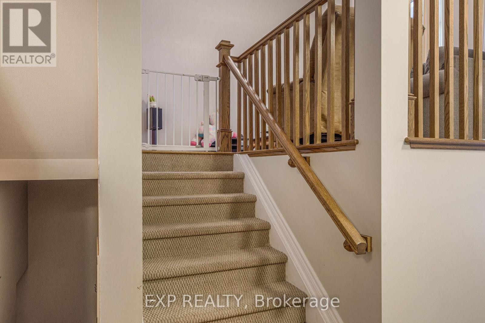 












84 RUSSET TERRACE

,
Ottawa,




Ontario
K2J6E8

