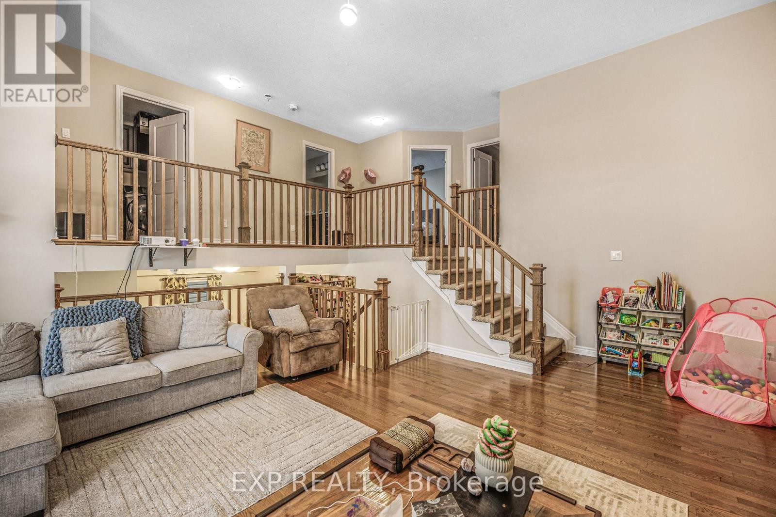 












84 RUSSET TERRACE

,
Ottawa,




Ontario
K2J6E8

