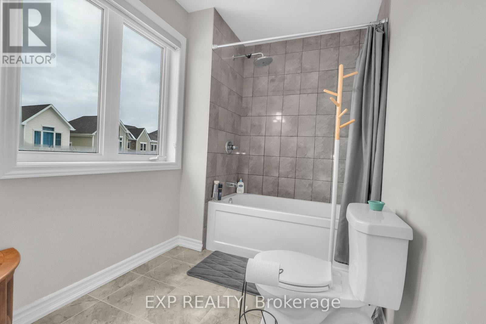 












208 DOUGLAS FIR STREET N

,
Ottawa,




Ontario
K2J6P9

