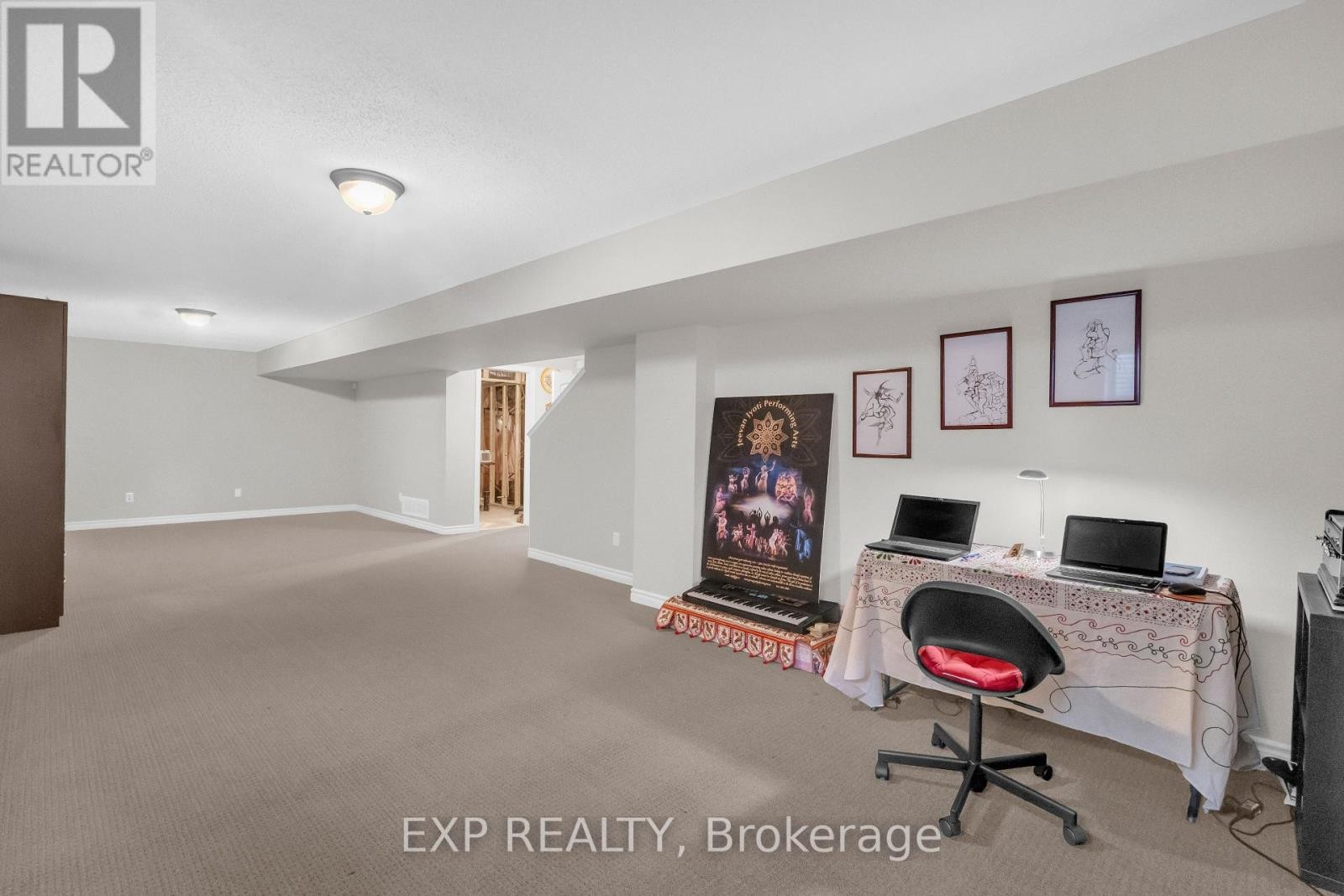 












208 DOUGLAS FIR STREET N

,
Ottawa,




Ontario
K2J6P9

