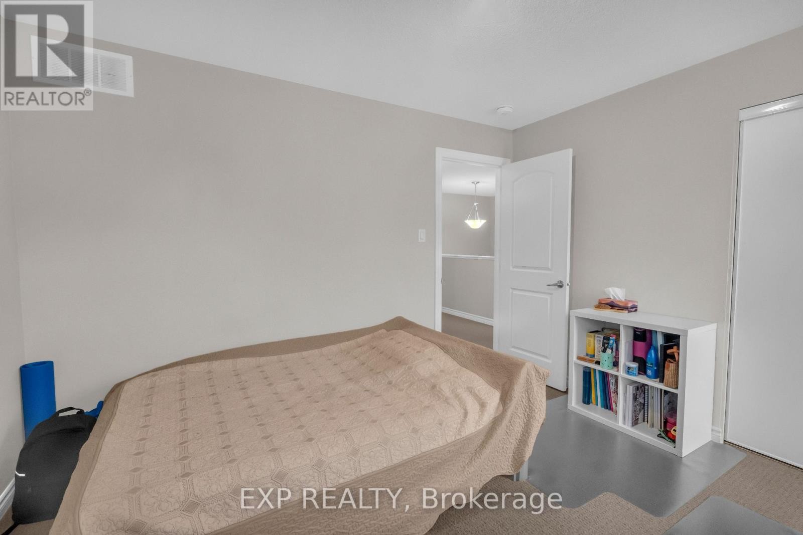 












208 DOUGLAS FIR STREET N

,
Ottawa,




Ontario
K2J6P9

