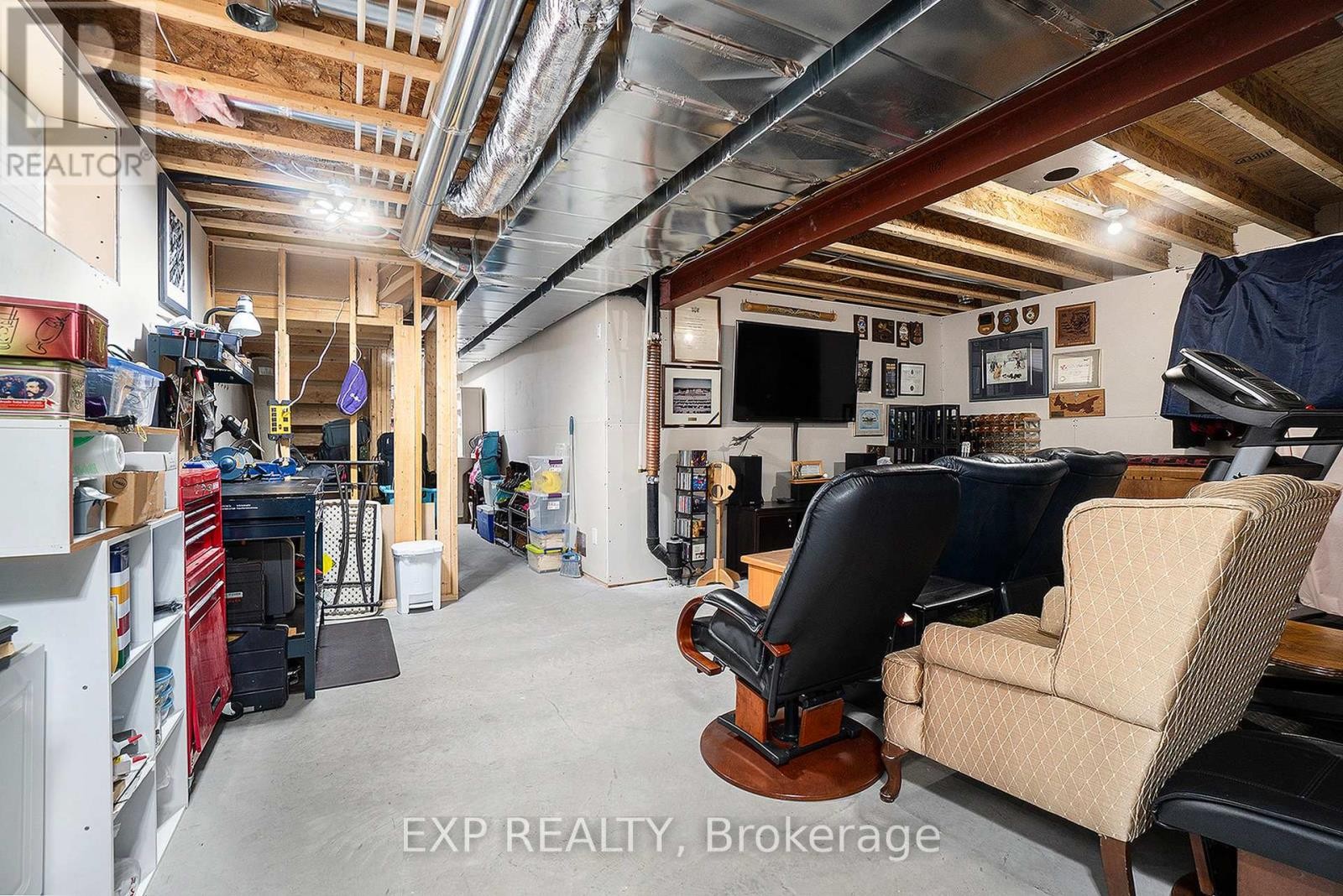 












704 AZURE STREET

,
Russell,




Ontario
K4R1E5

