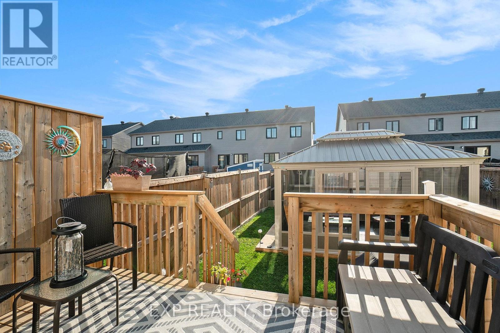 












704 AZURE STREET

,
Russell,




Ontario
K4R1E5

