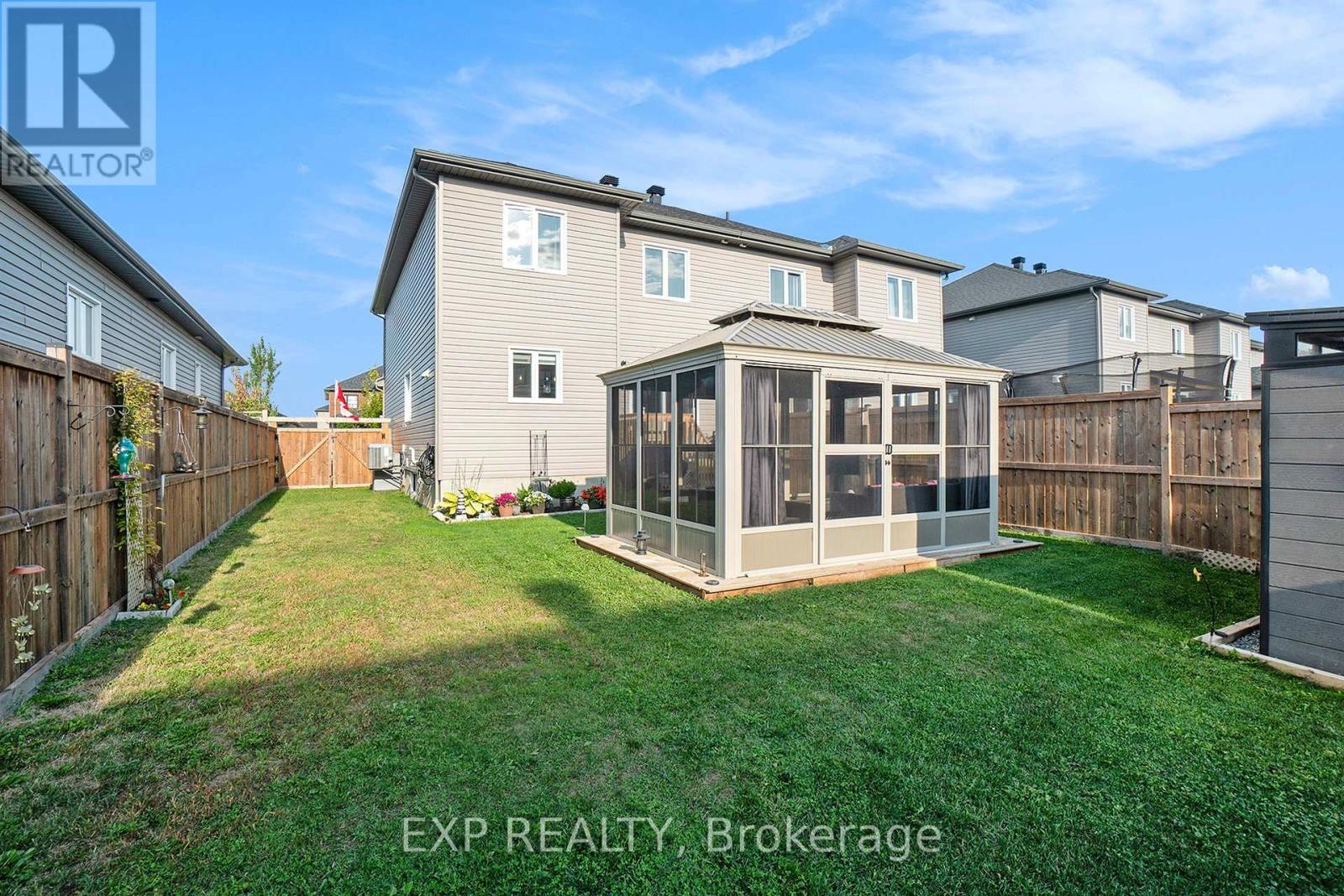 












704 AZURE STREET

,
Russell,




Ontario
K4R1E5

