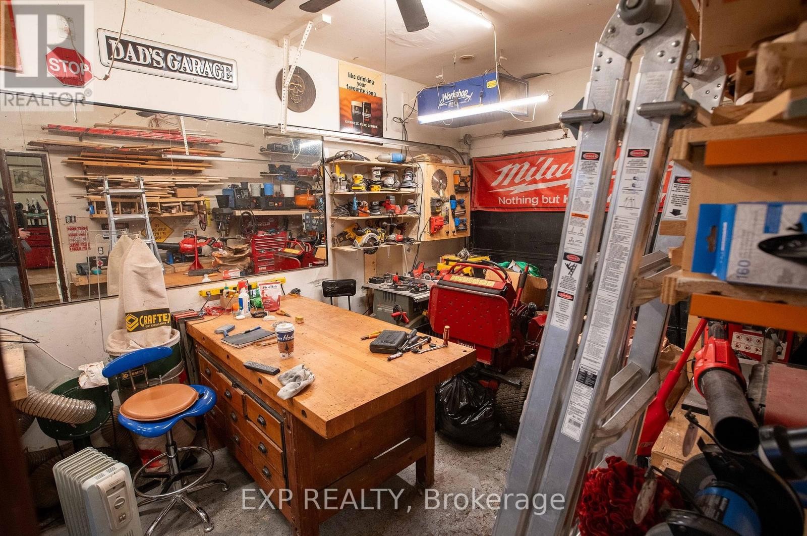 












1108 GRENOBLE CRESCENT

,
Ottawa,




Ontario
K1C2C6

