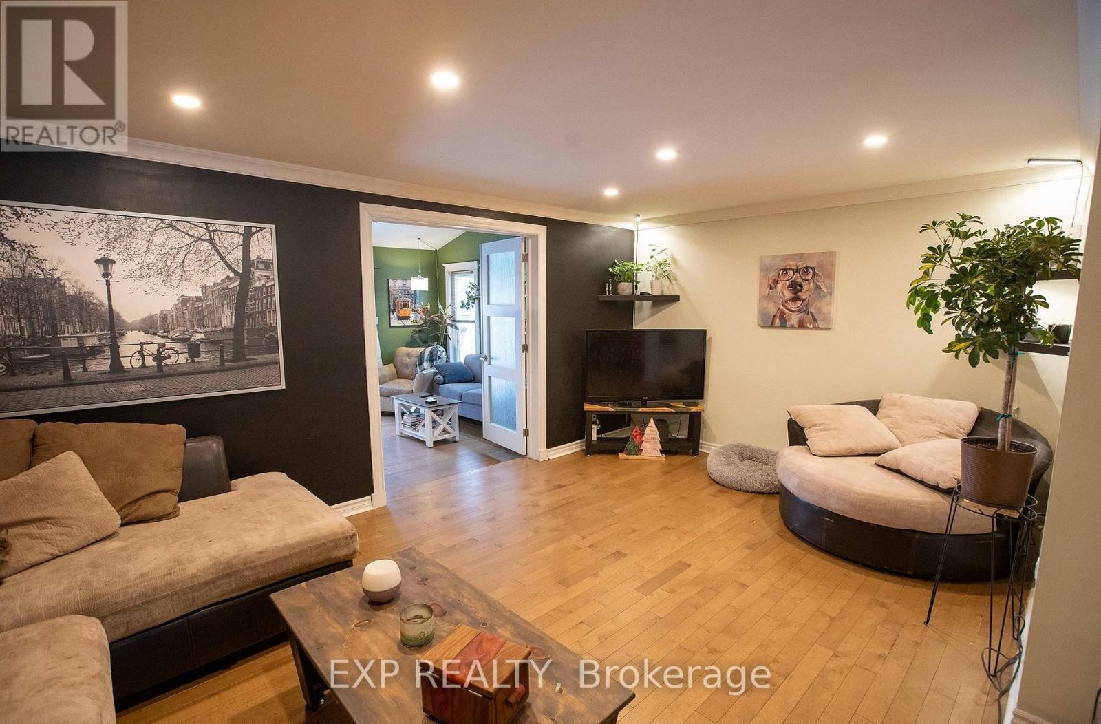 












1108 GRENOBLE CRESCENT

,
Ottawa,




Ontario
K1C2C6

