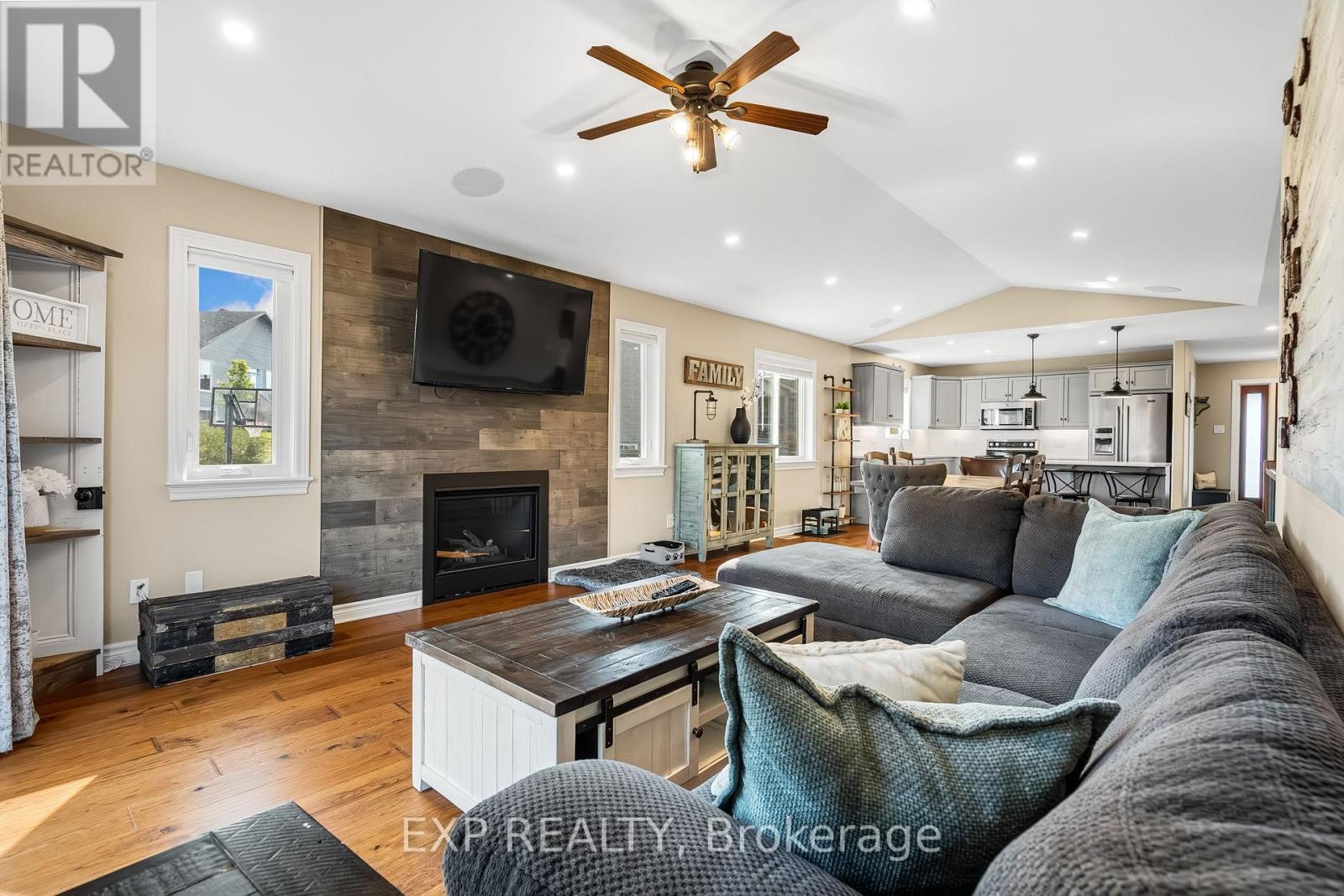 












86 HORTON STREET

,
Mississippi Mills,




Ontario
K0A1A0

