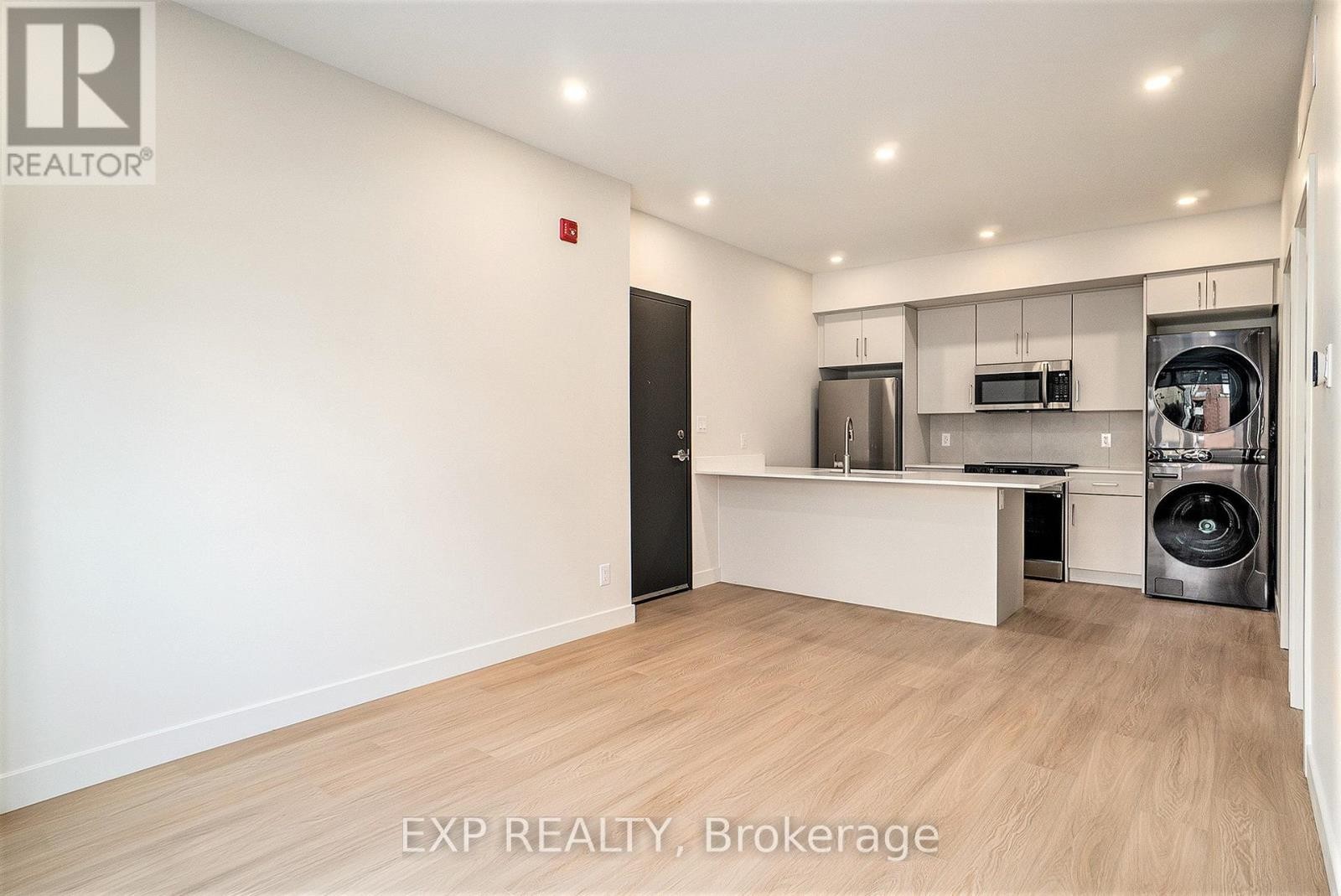 












7 - 158 LAVAL STREET

,
Ottawa,




Ontario
K1L7Z4

