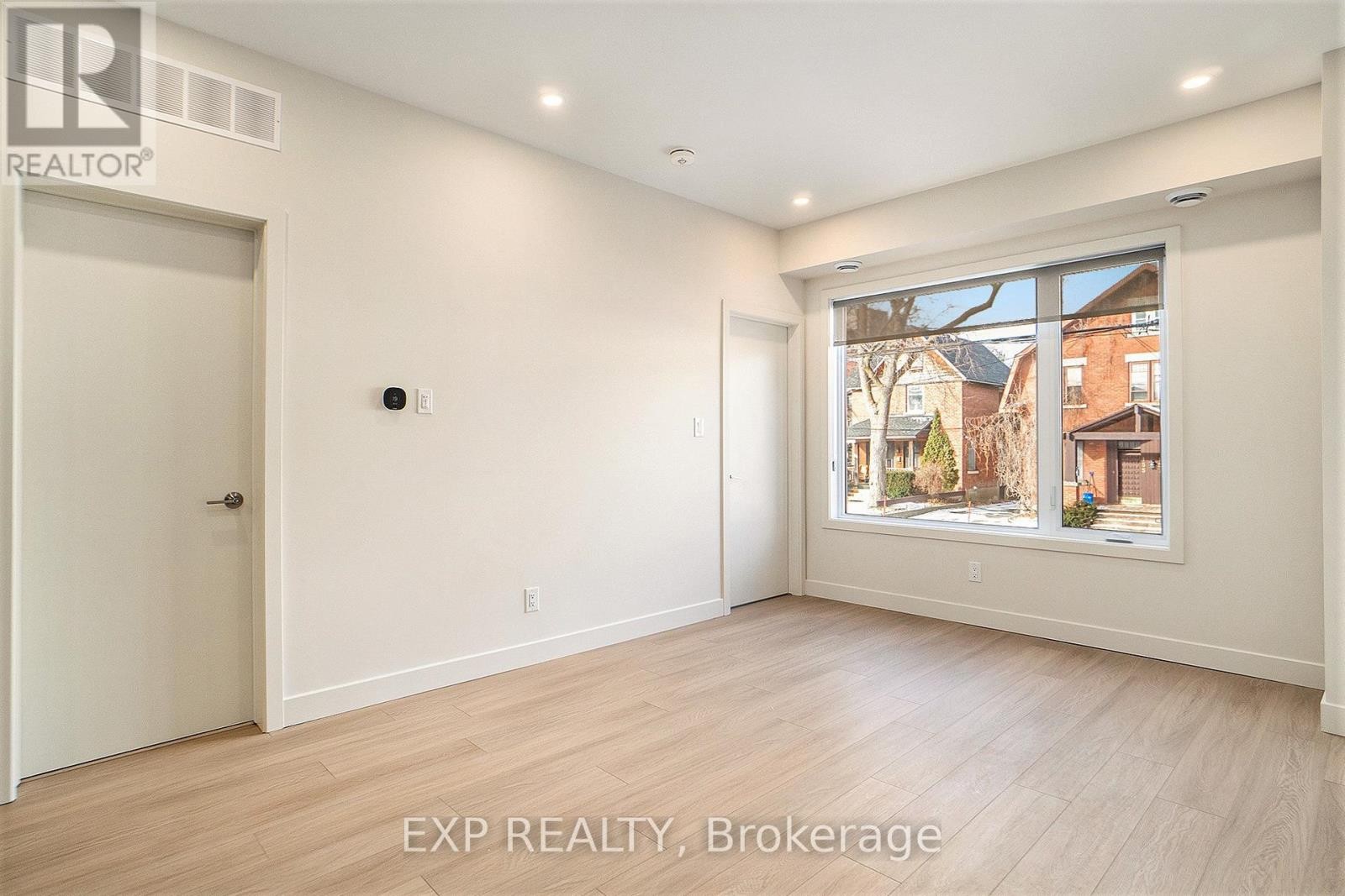 












7 - 158 LAVAL STREET

,
Ottawa,




Ontario
K1L7Z4

