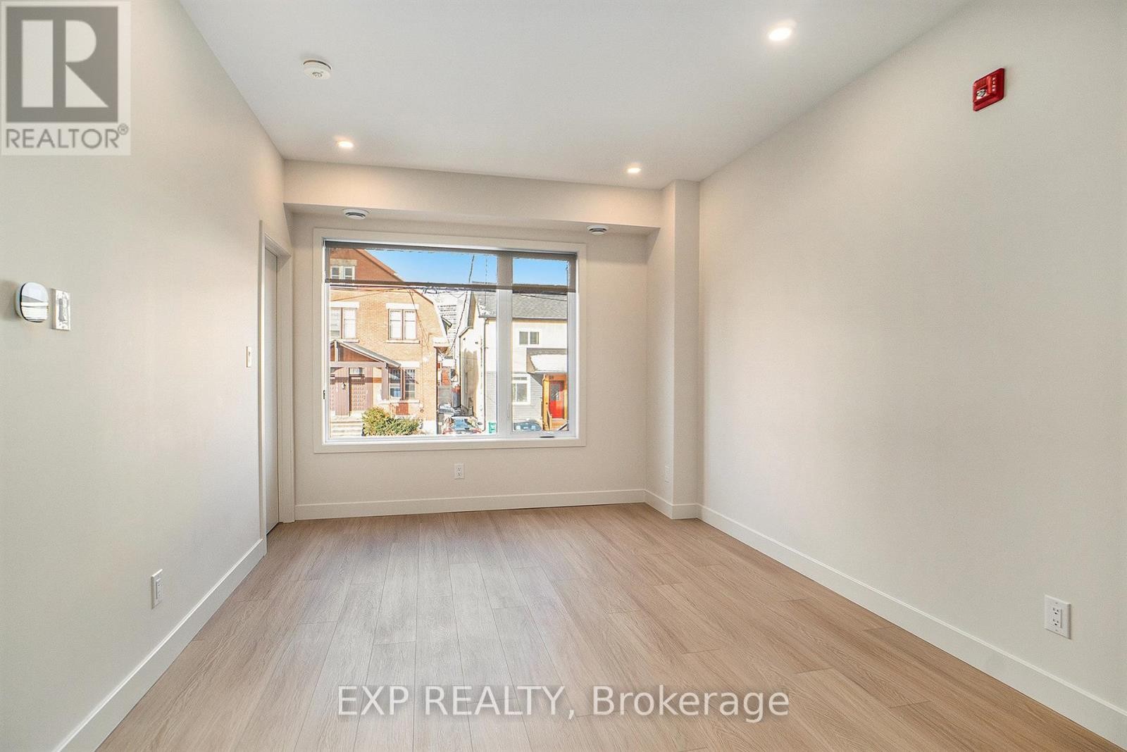 












7 - 158 LAVAL STREET

,
Ottawa,




Ontario
K1L7Z4

