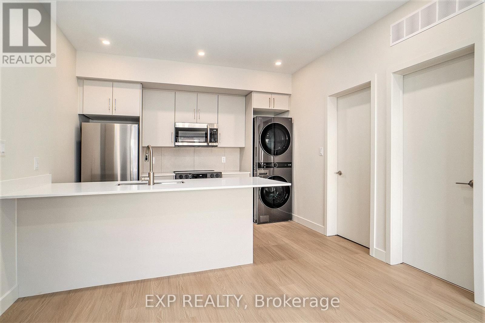 












7 - 158 LAVAL STREET

,
Ottawa,




Ontario
K1L7Z4

