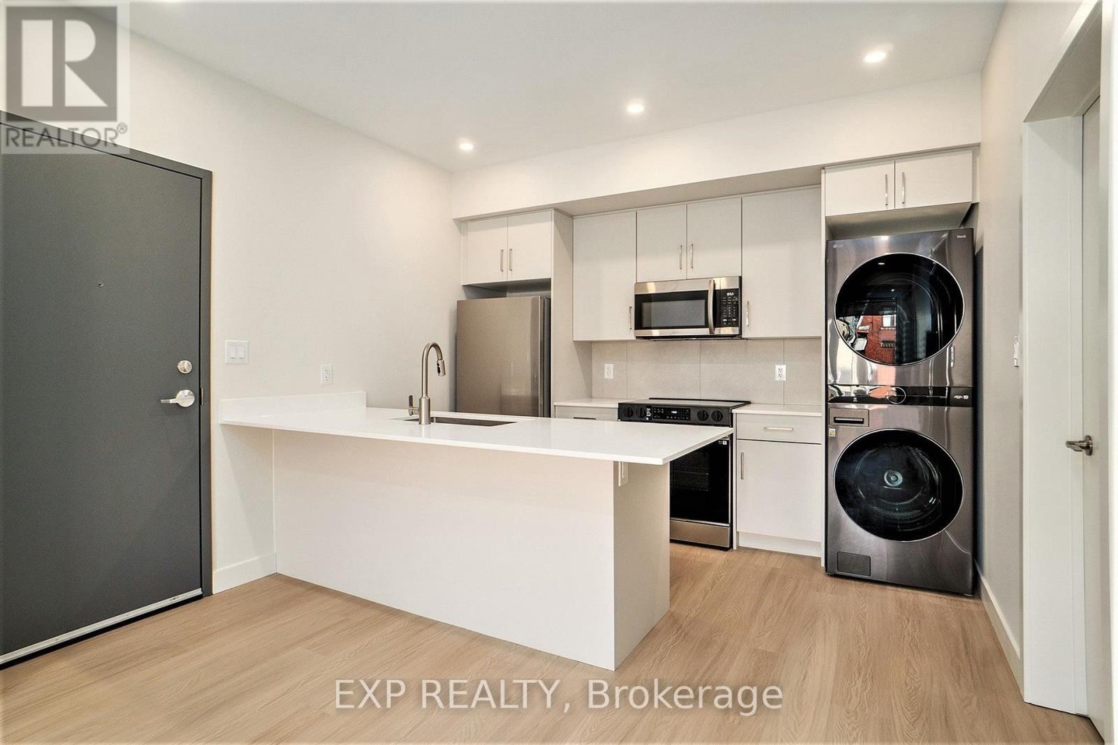 












7 - 158 LAVAL STREET

,
Ottawa,




Ontario
K1L7Z4

