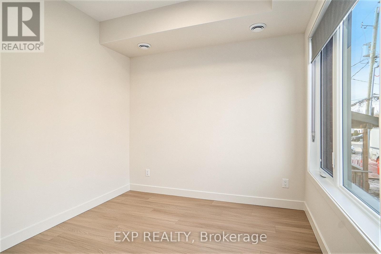 












7 - 158 LAVAL STREET

,
Ottawa,




Ontario
K1L7Z4

