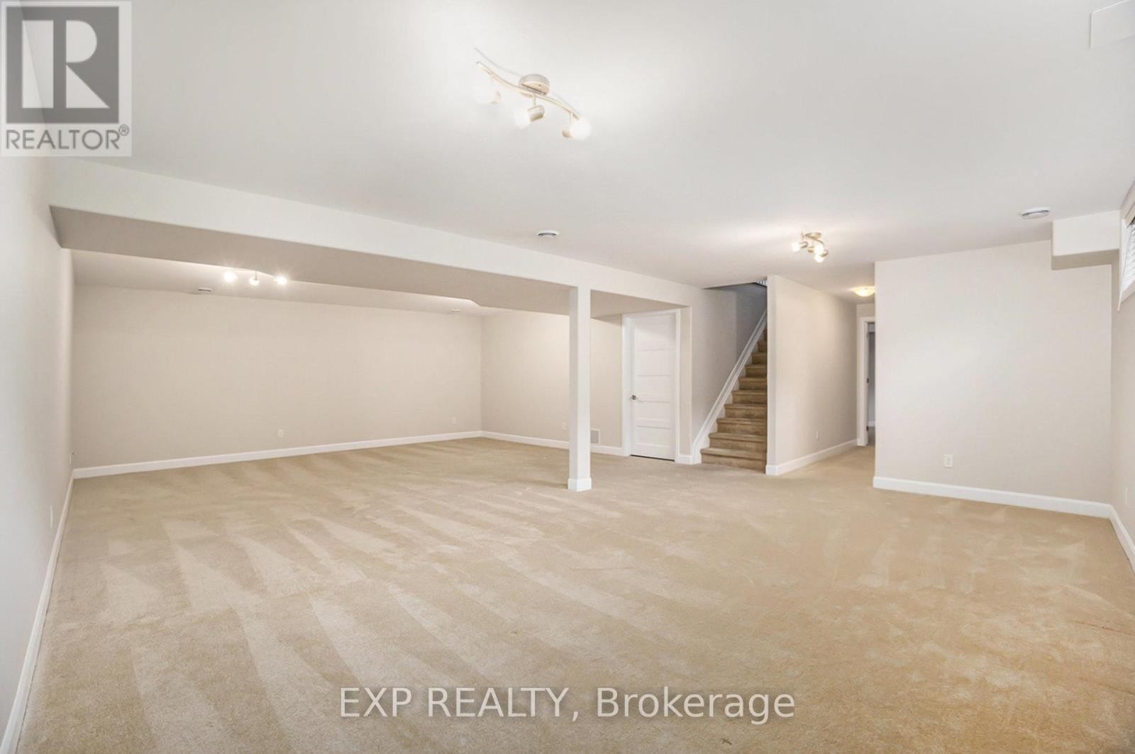 












701 AZURE STREET

,
Russell,




Ontario
K4R0E5

