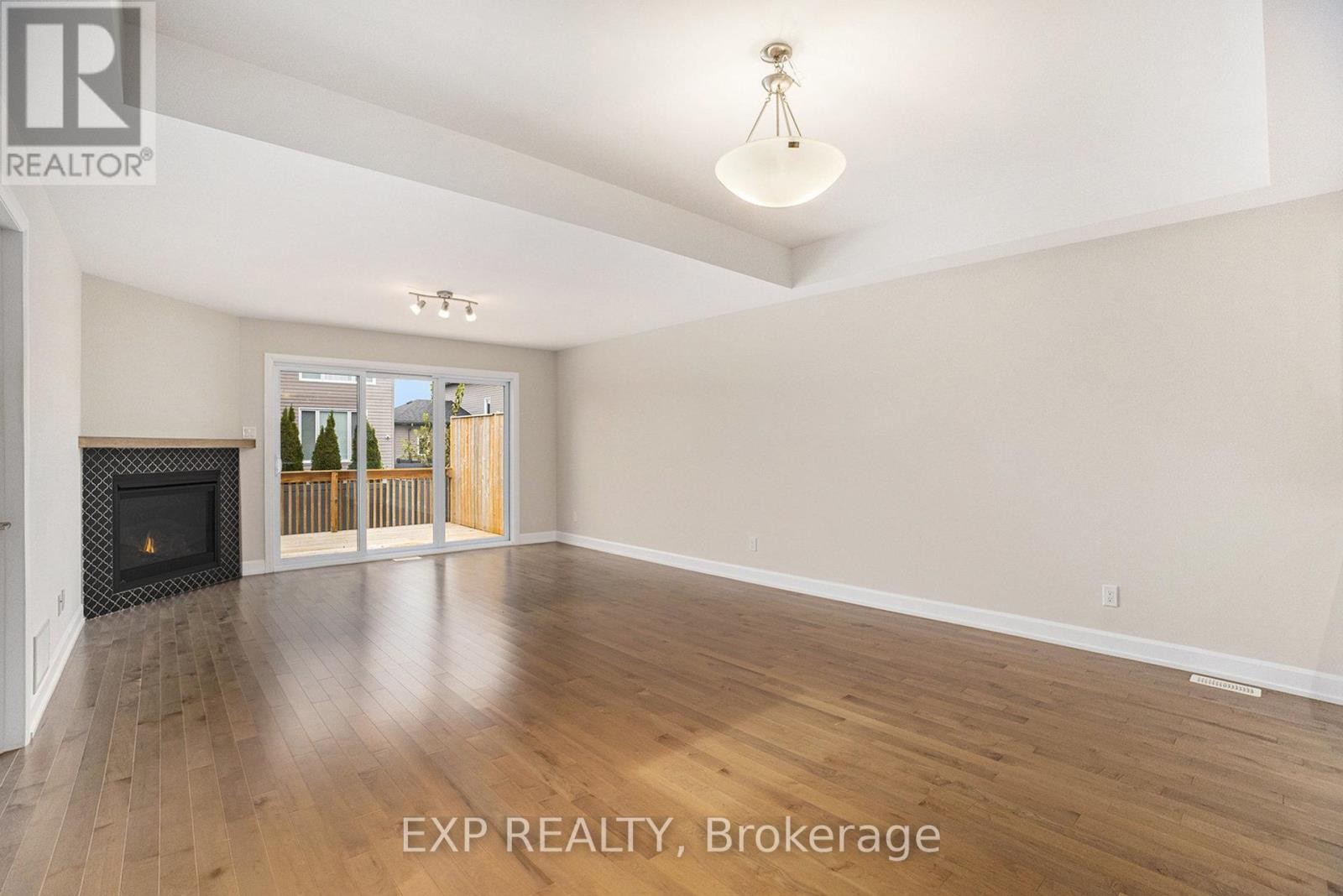 












701 AZURE STREET

,
Russell,




Ontario
K4R0E5

