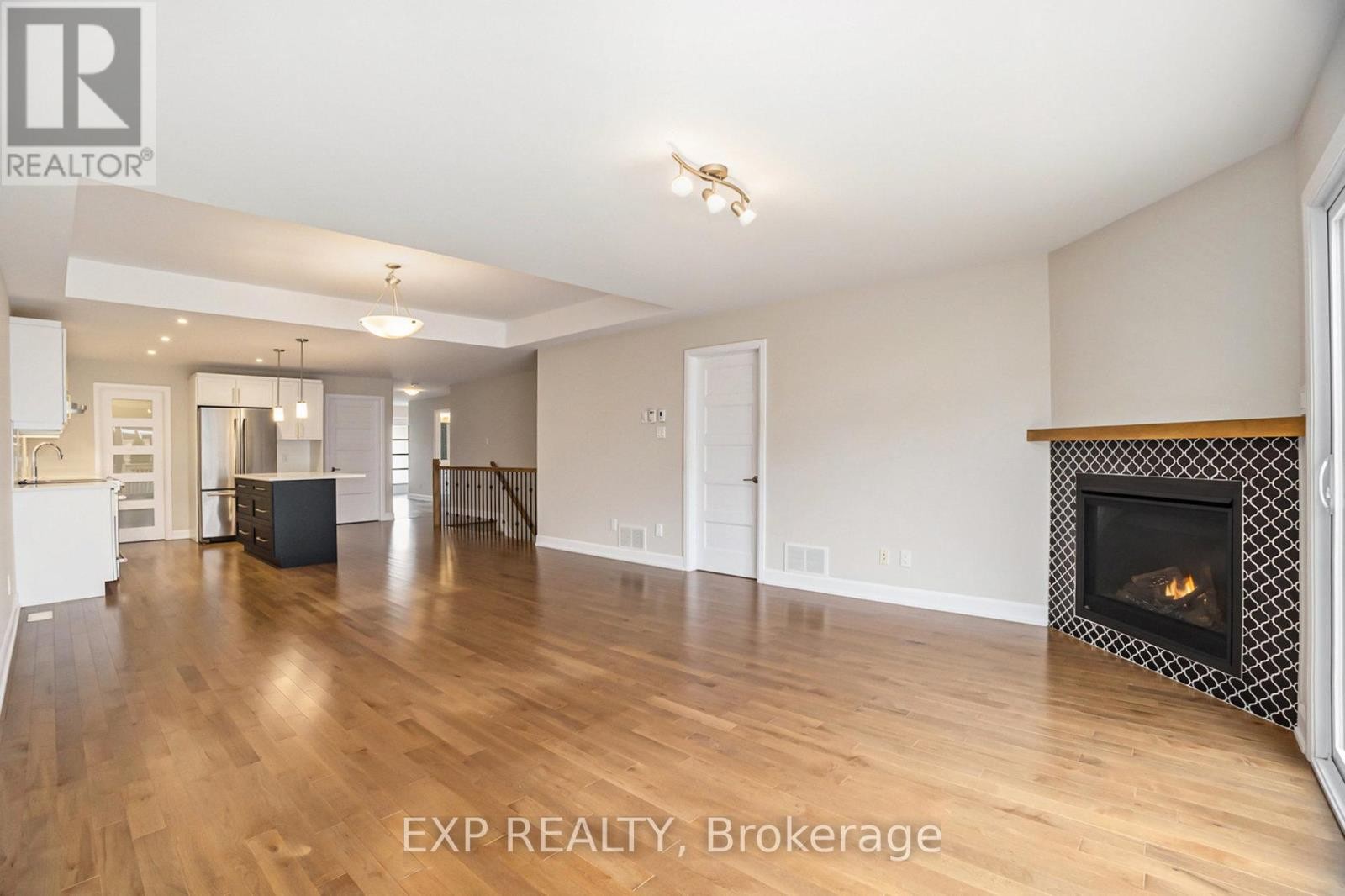 












701 AZURE STREET

,
Russell,




Ontario
K4R0E5

