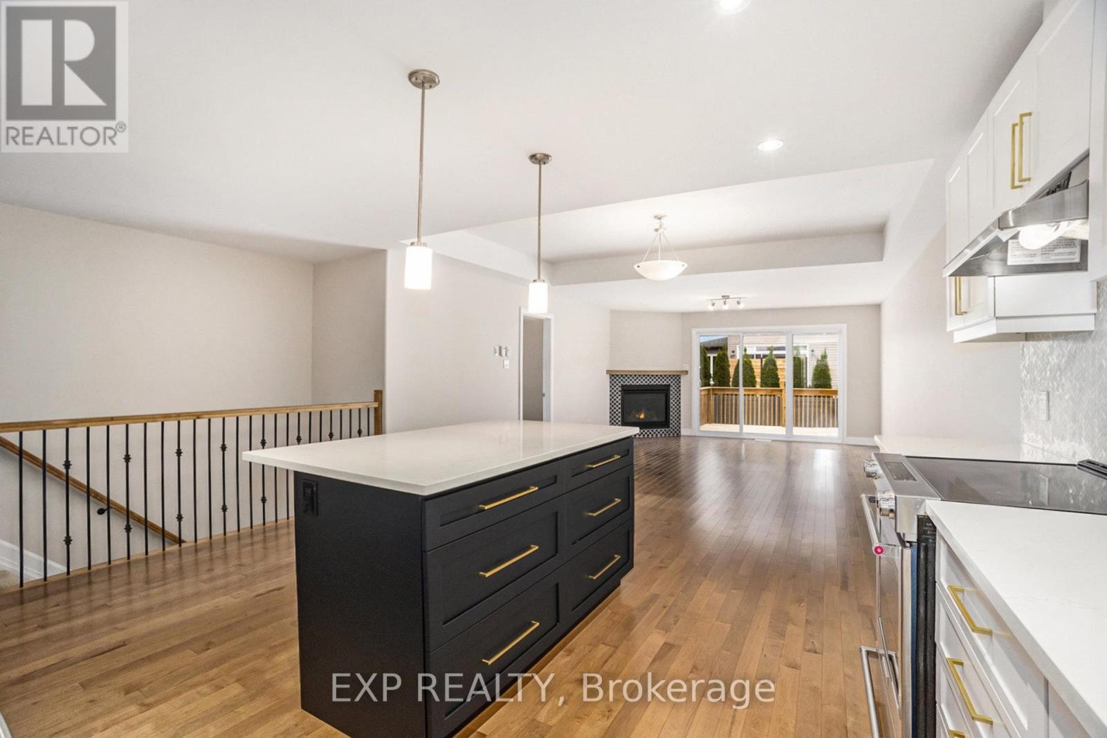 












701 AZURE STREET

,
Russell,




Ontario
K4R0E5

