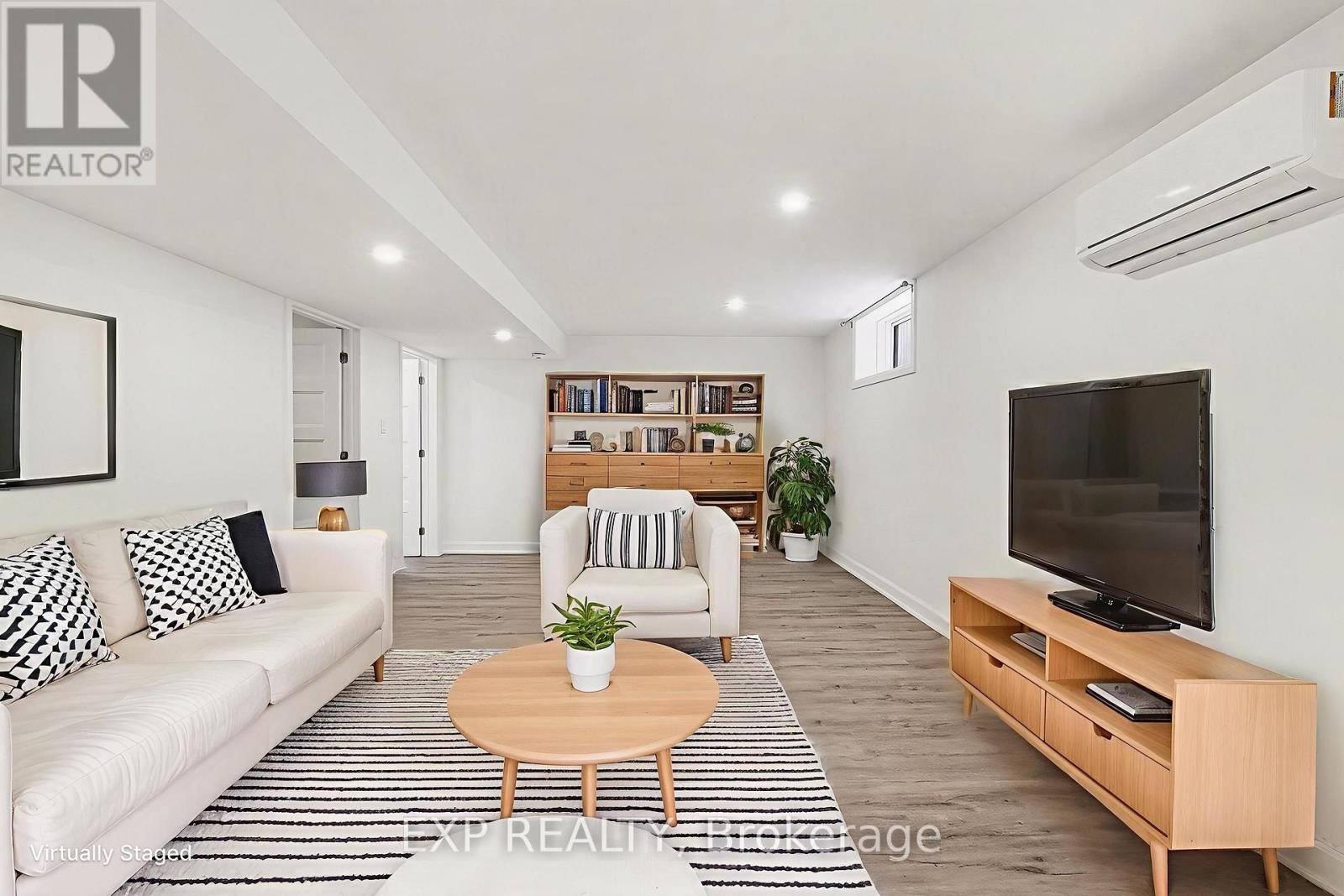 












220 CAPRI AVENUE

,
Russell,




Ontario
K0A1W0

