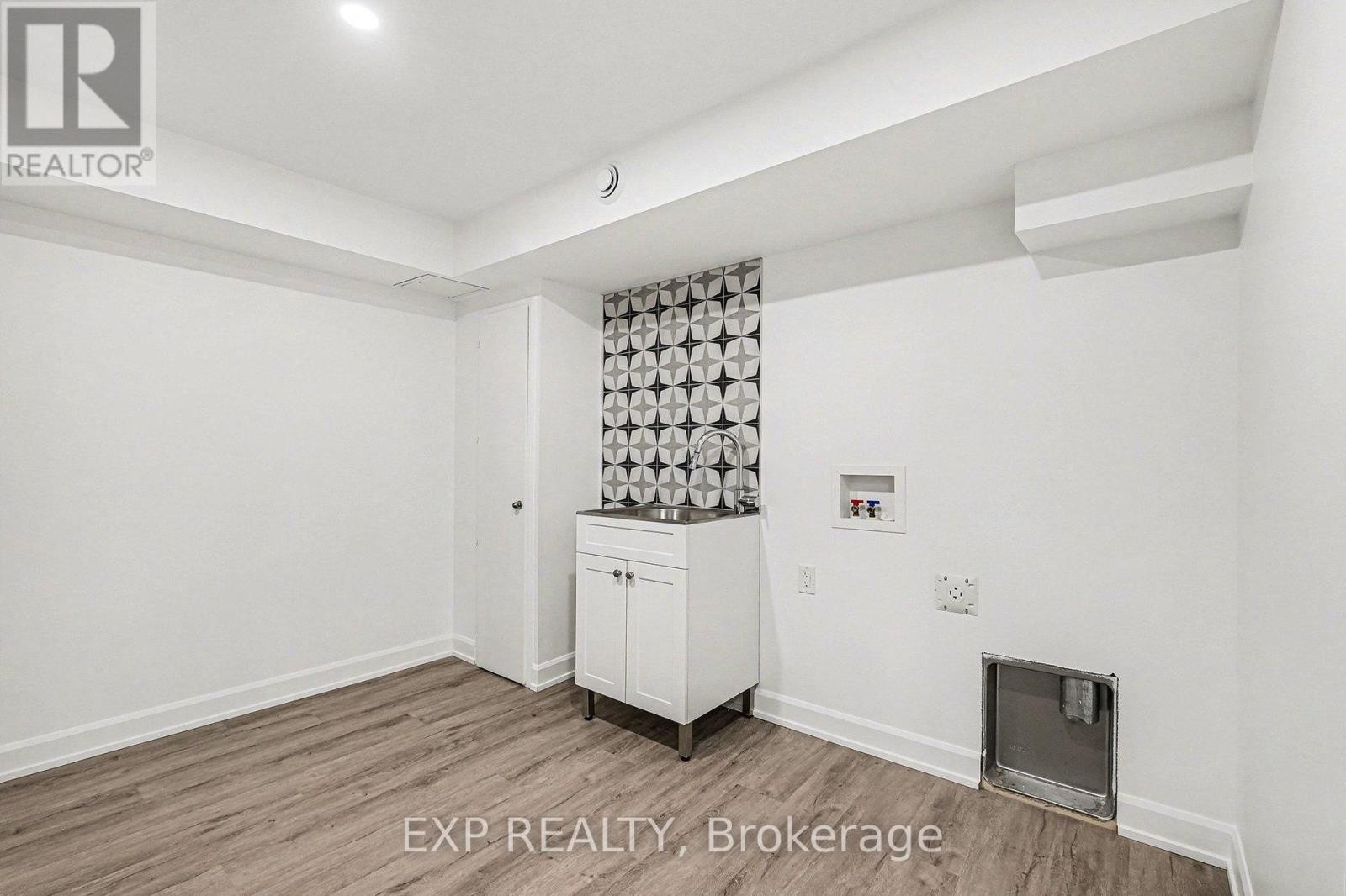 












220 CAPRI AVENUE

,
Russell,




Ontario
K0A1W0

