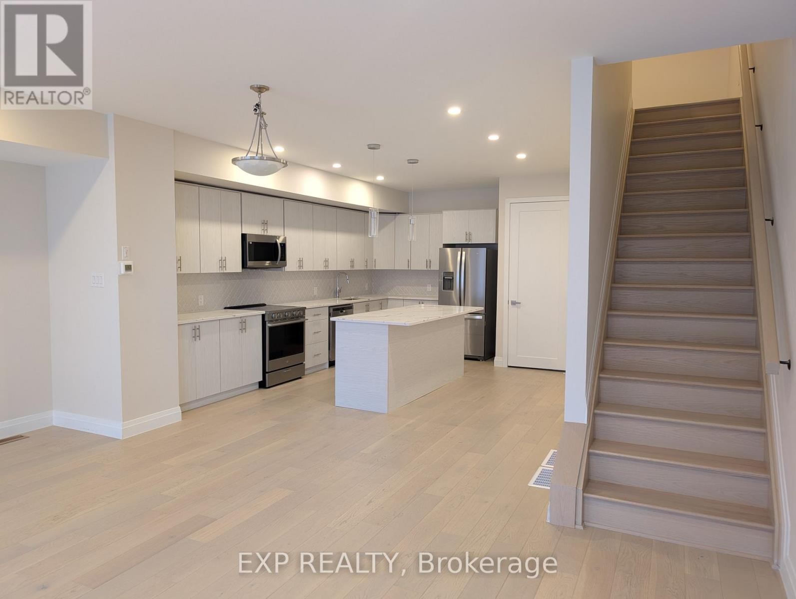 












812 STAR PRIVATE

,
Ottawa,




Ontario
K2K1W2

