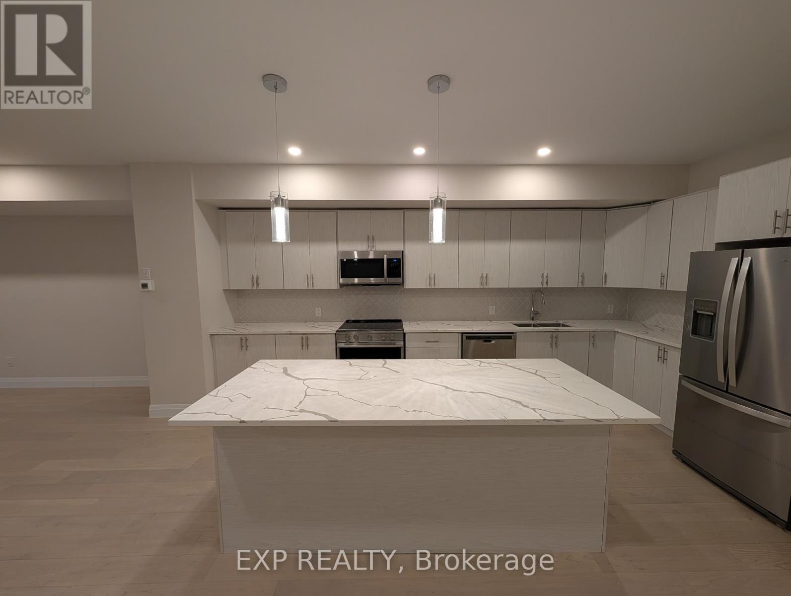 












812 STAR PRIVATE

,
Ottawa,




Ontario
K2K1W2

