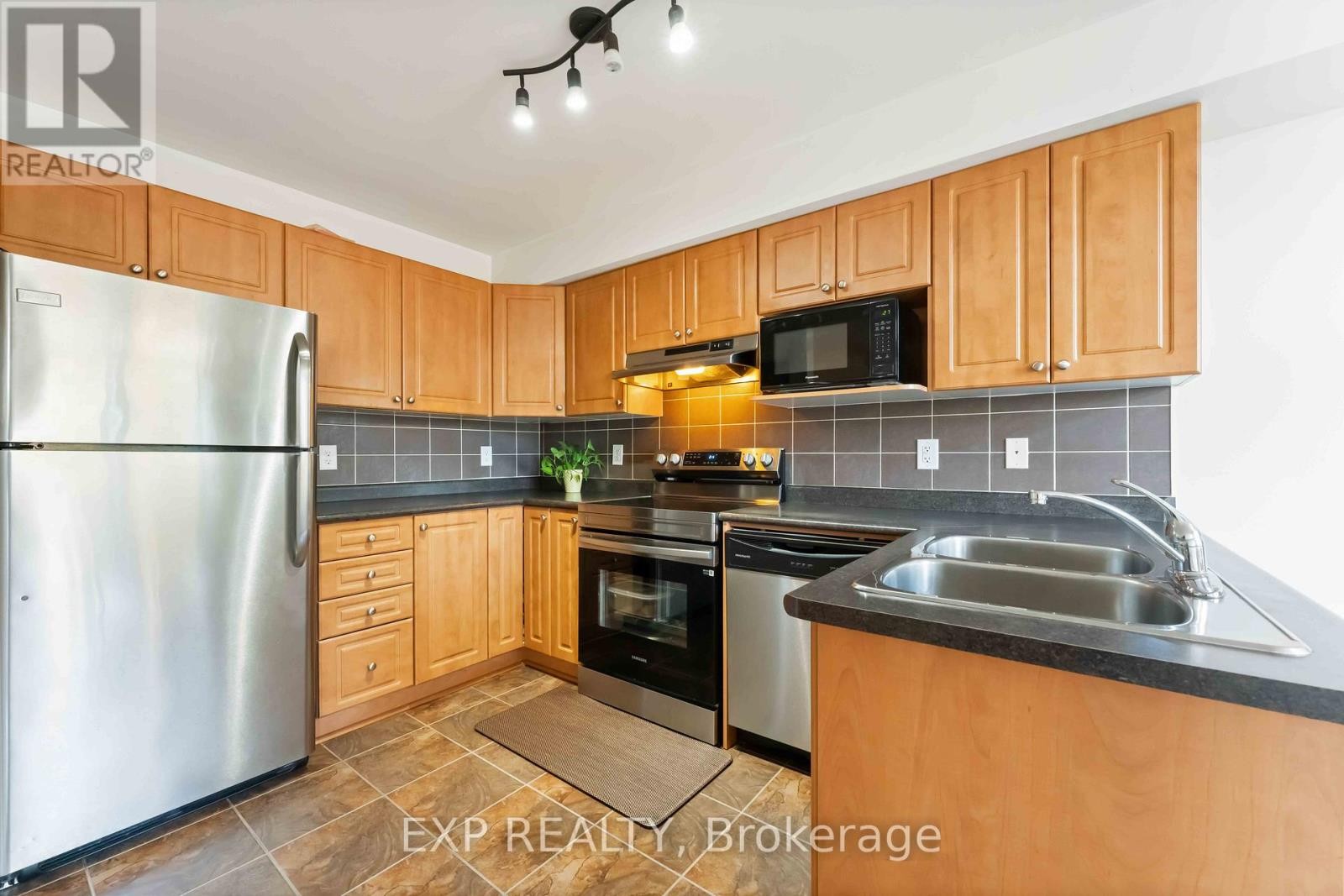 












438 HARESFIELD COURT

,
Ottawa,




Ontario
K4M0B6

