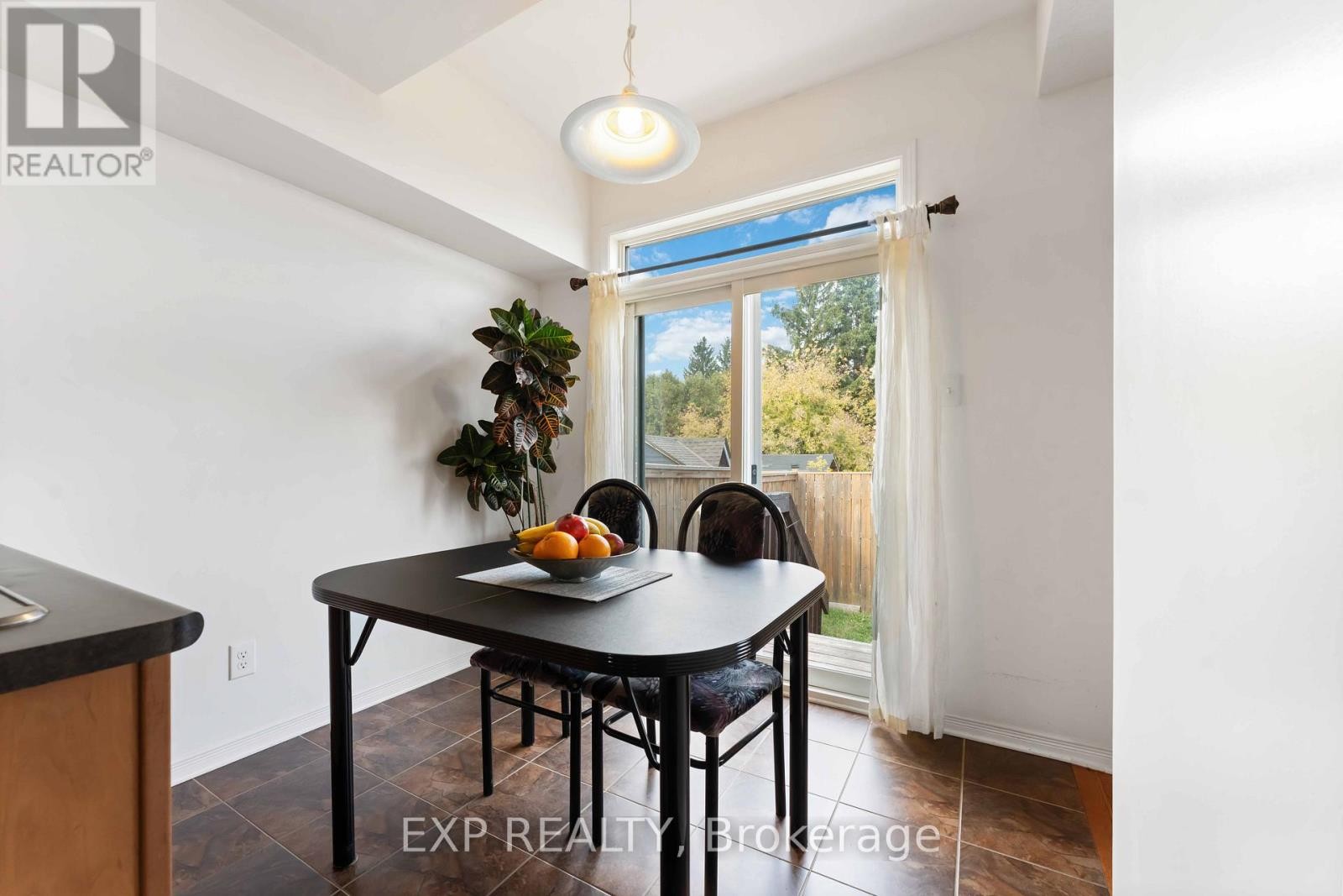 












438 HARESFIELD COURT

,
Ottawa,




Ontario
K4M0B6

