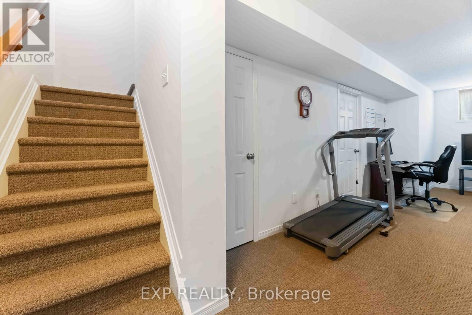 












438 HARESFIELD COURT

,
Ottawa,




Ontario
K4M0B6

