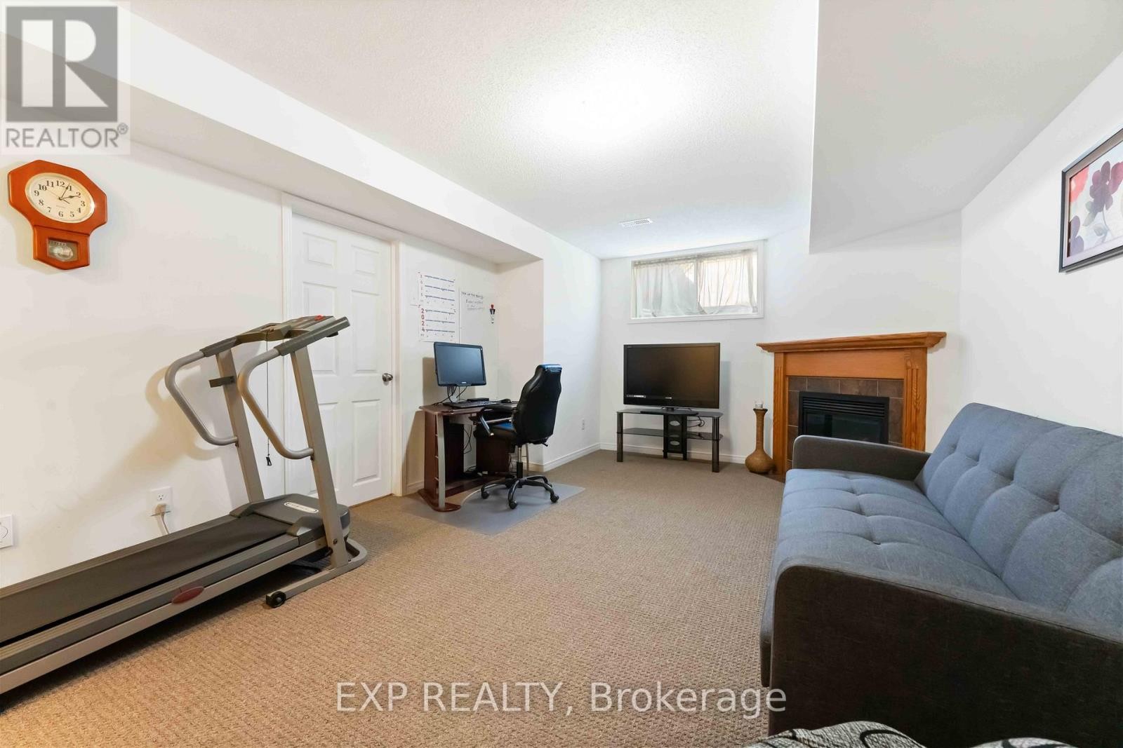 












438 HARESFIELD COURT

,
Ottawa,




Ontario
K4M0B6

