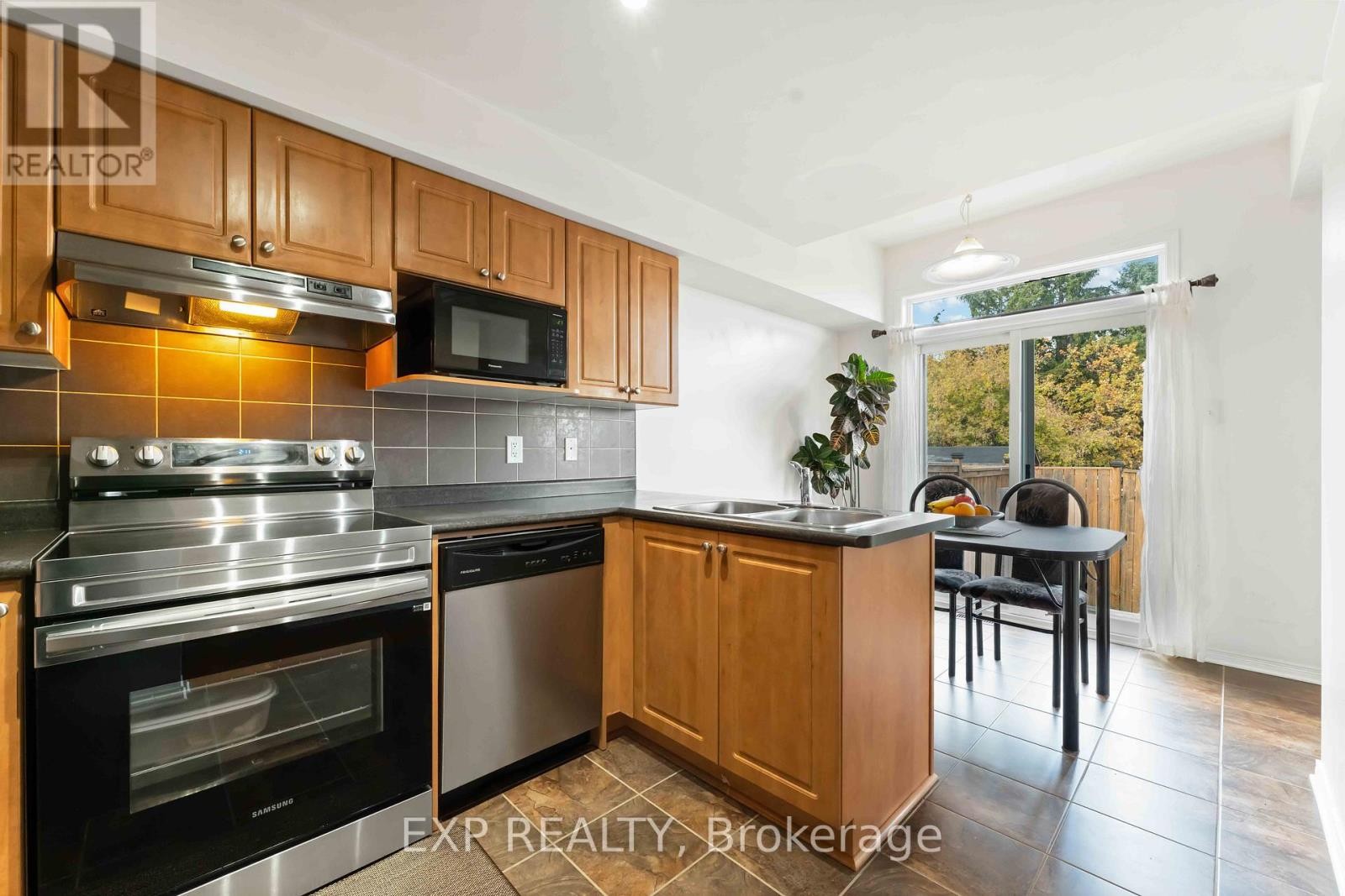 












438 HARESFIELD COURT

,
Ottawa,




Ontario
K4M0B6

