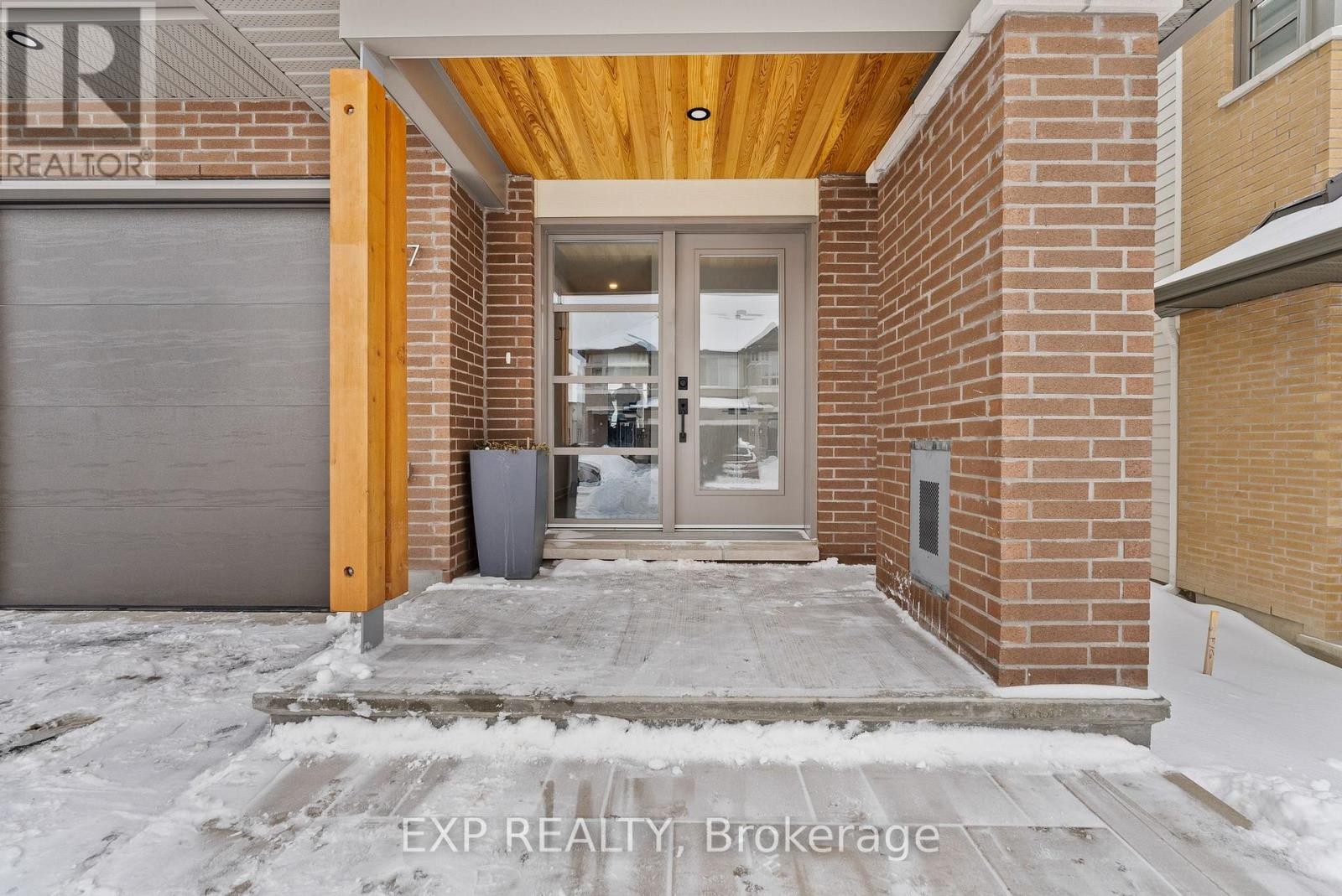 












687 HONEYDEW STREET

,
Ottawa,




Ontario
K1X0K5

