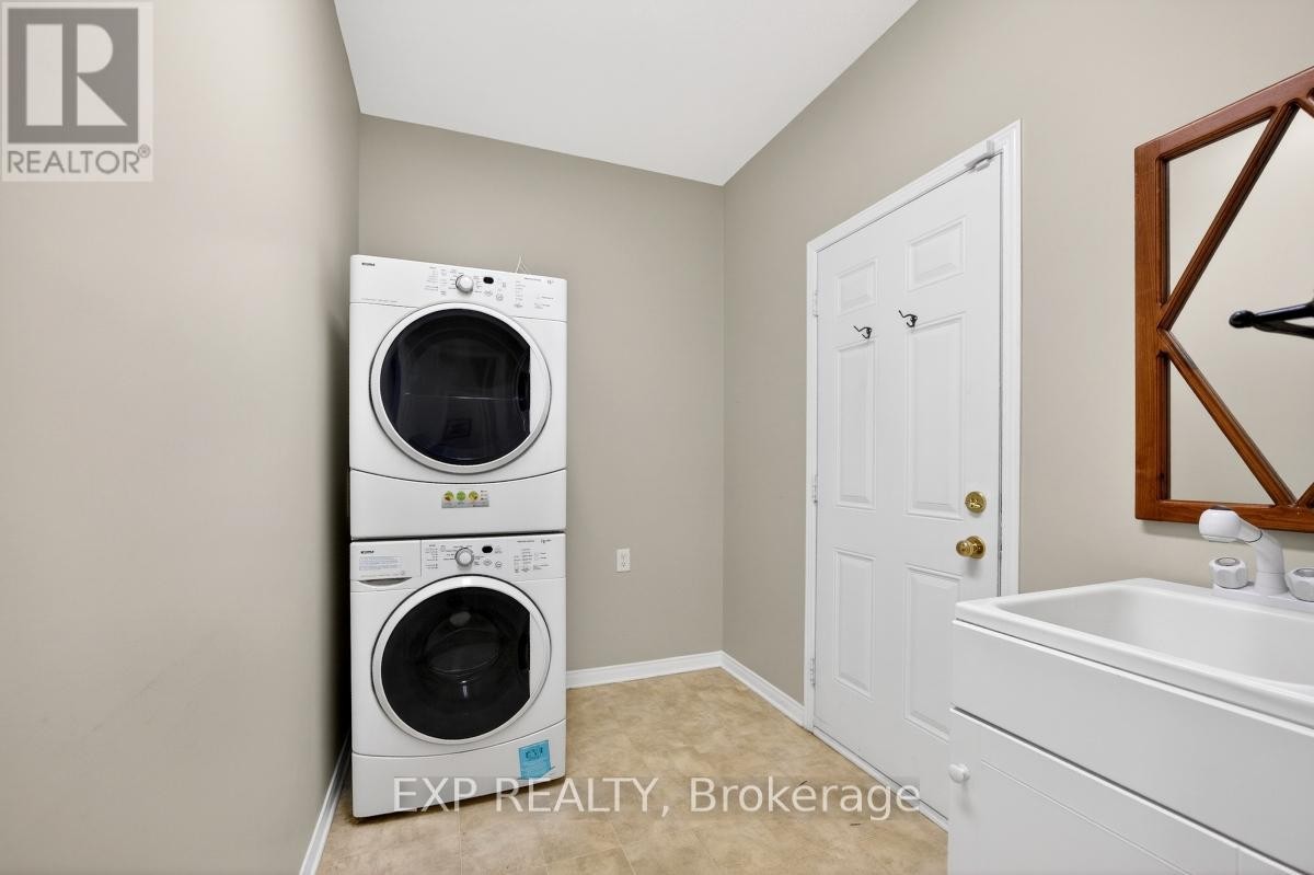 












215 CAIRNSMORE CIRCLE

,
Ottawa,




Ontario
K2J0G5

