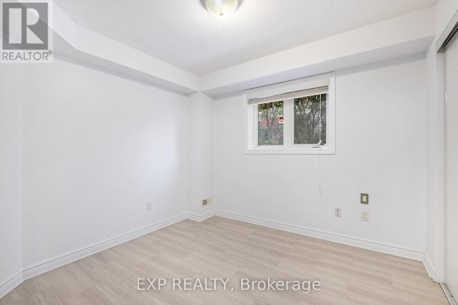 












2 - 305 CRESTHAVEN DRIVE

,
Ottawa,




Ontario
K2G4R5

